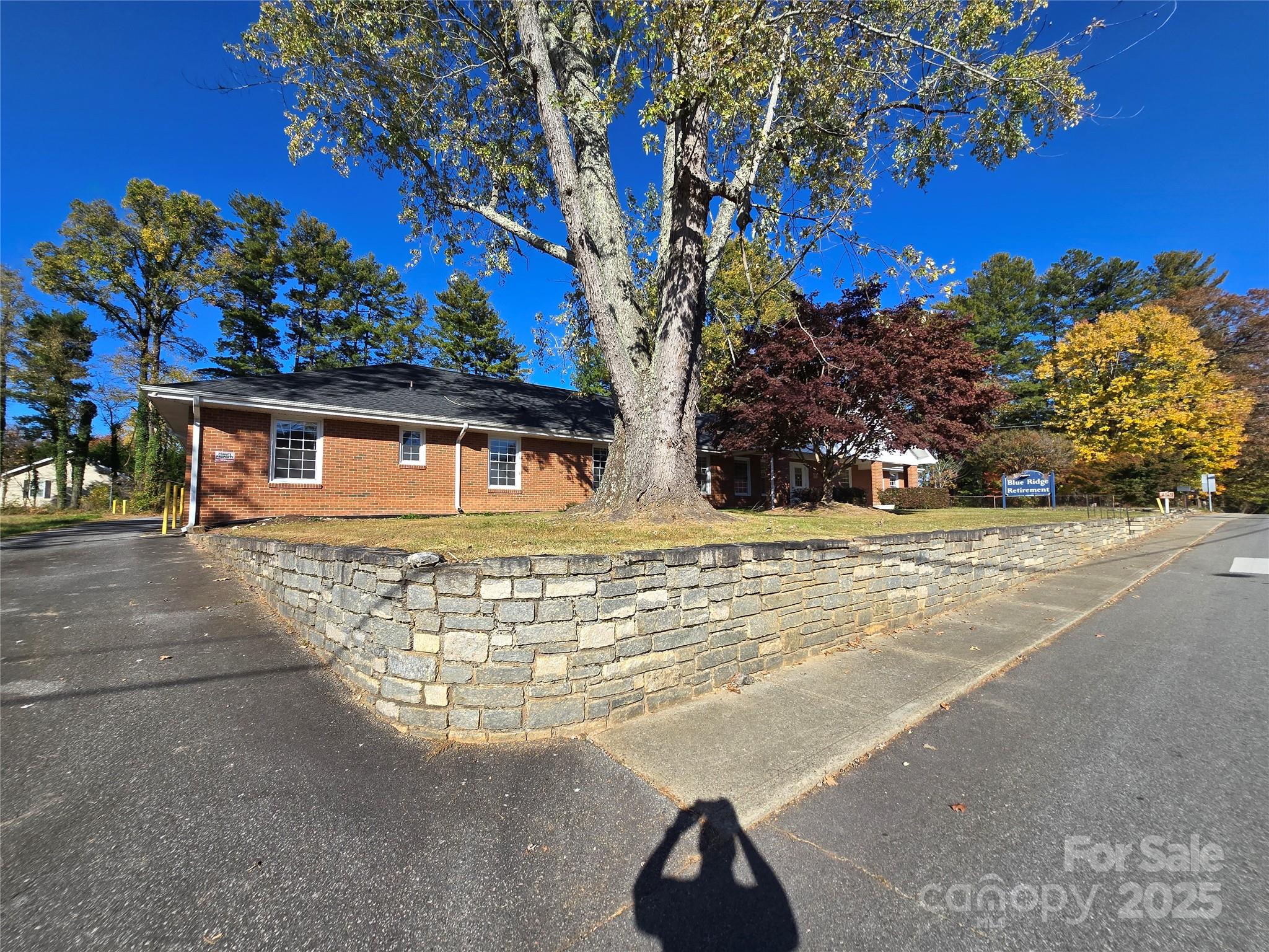913 9th Avenue Property Photo 3