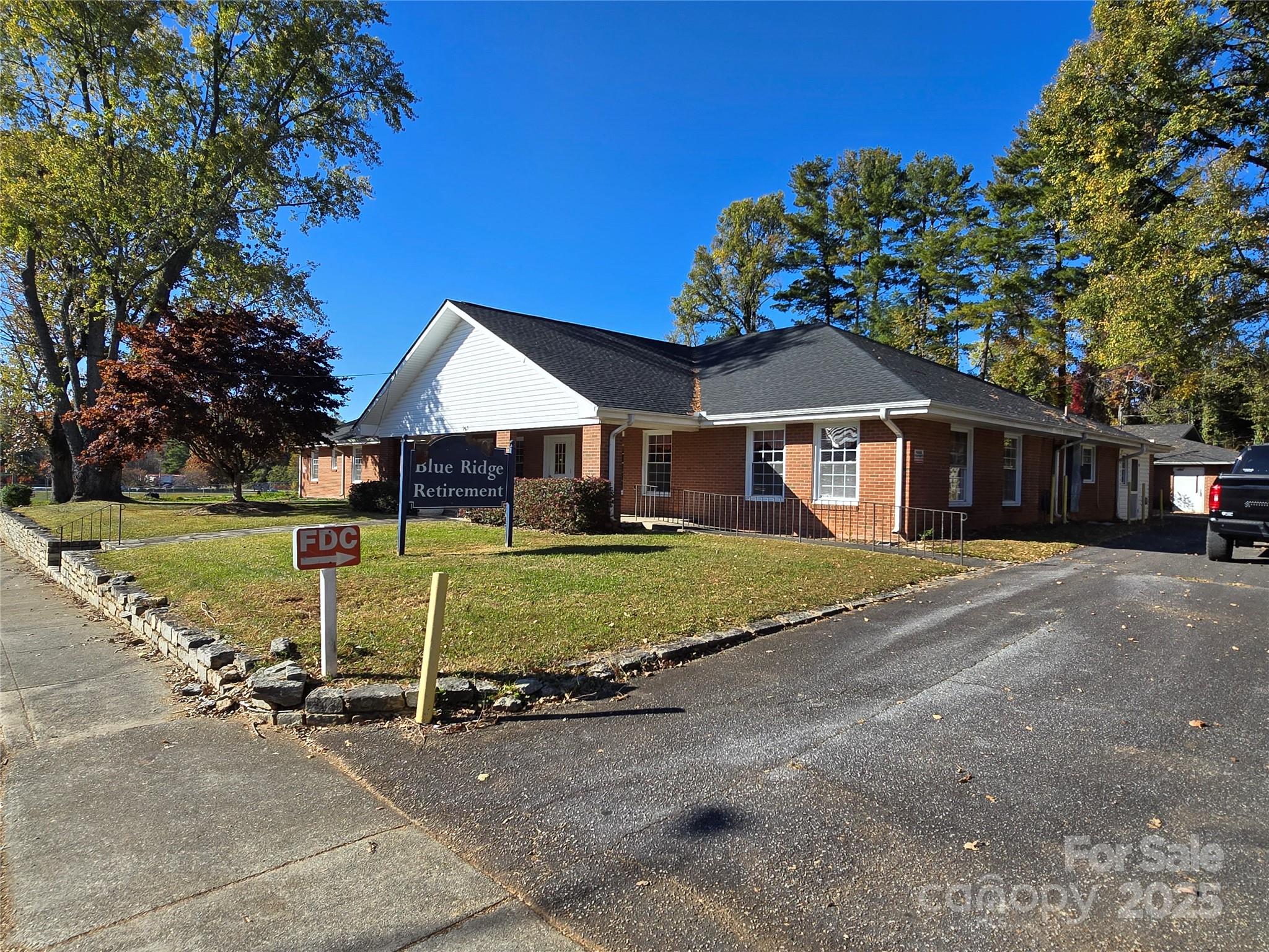 913 9th Avenue Property Photo 4