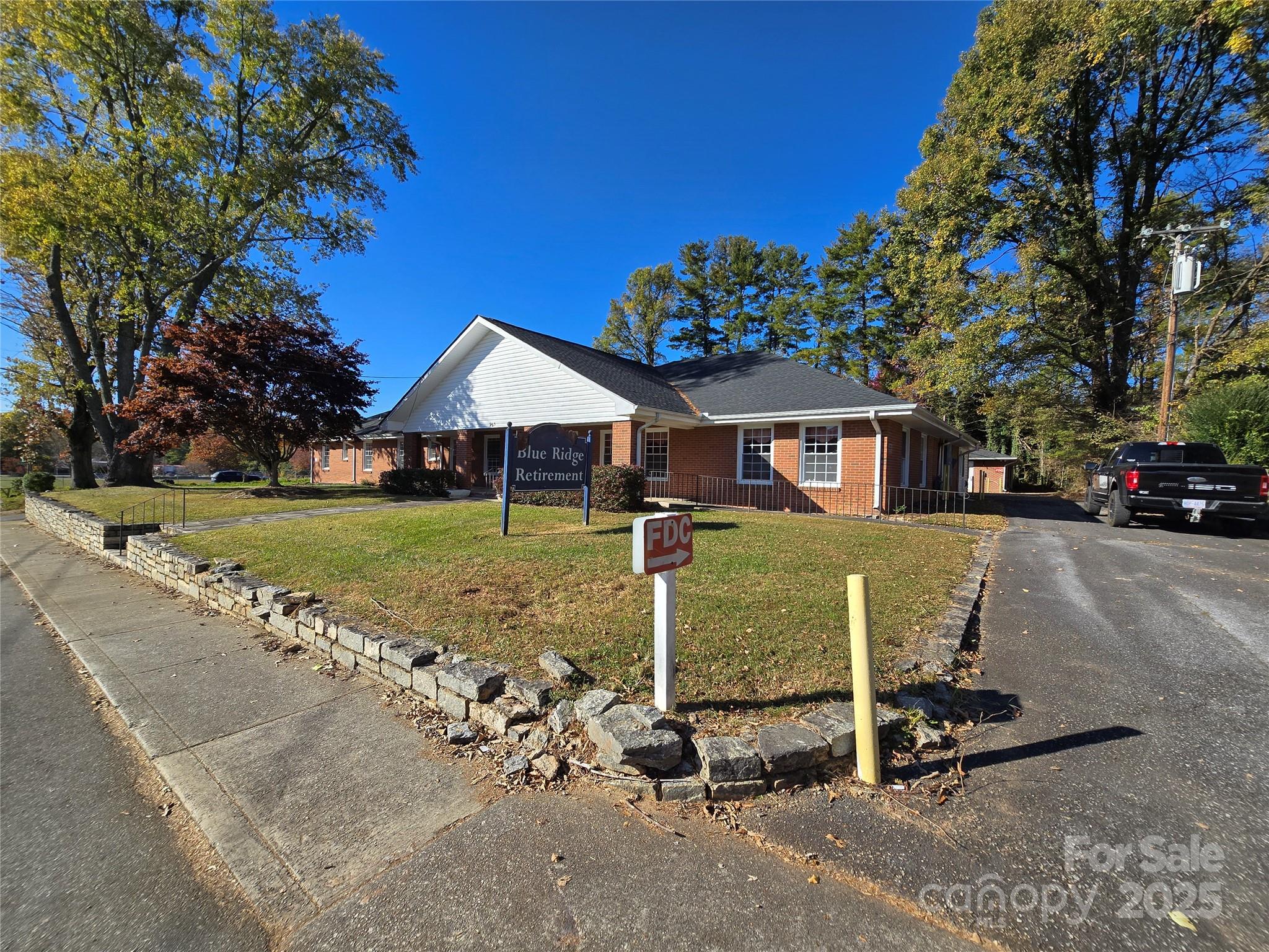913 9th Avenue Property Photo 5