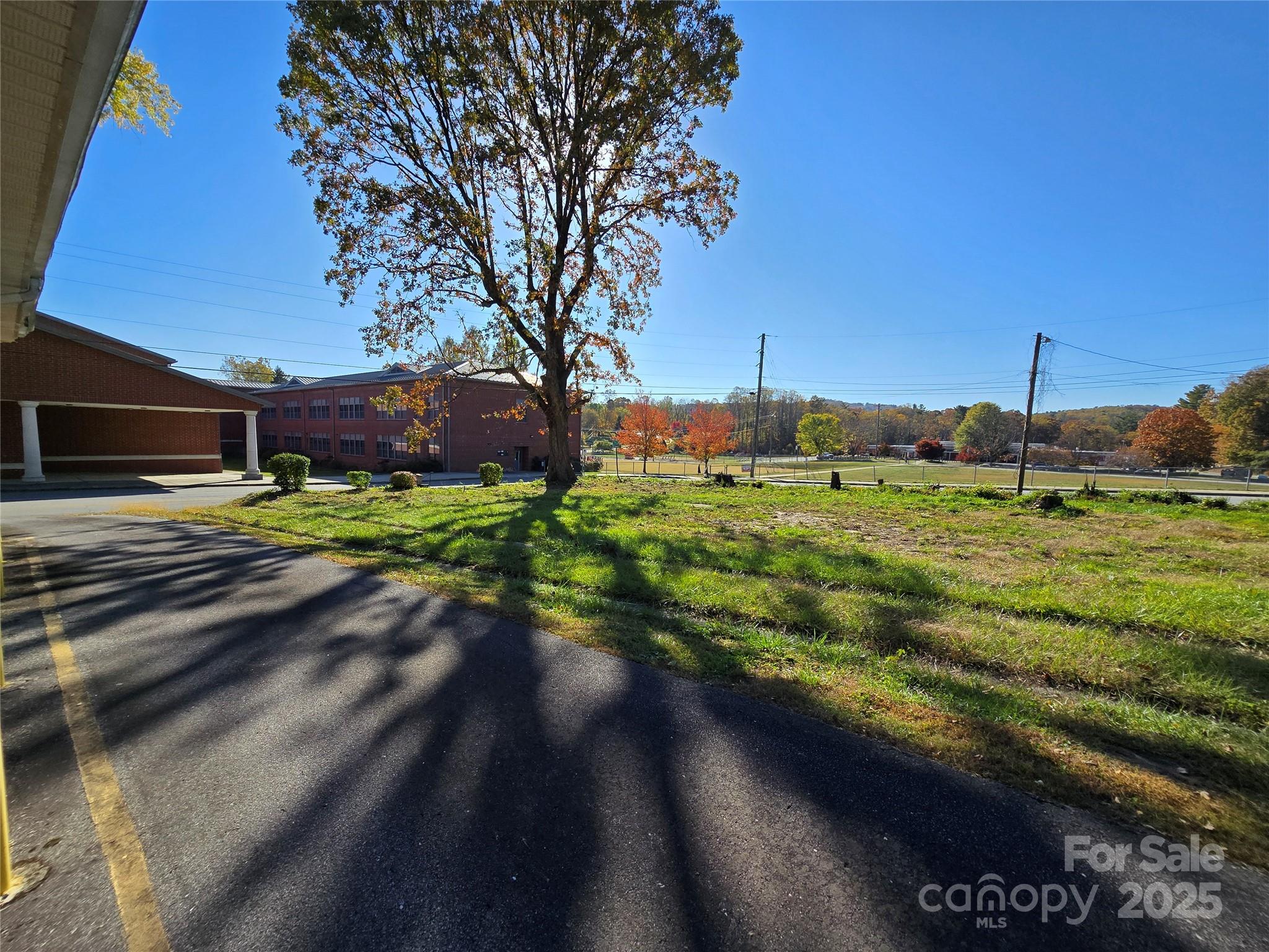 913 9th Avenue Property Photo 9