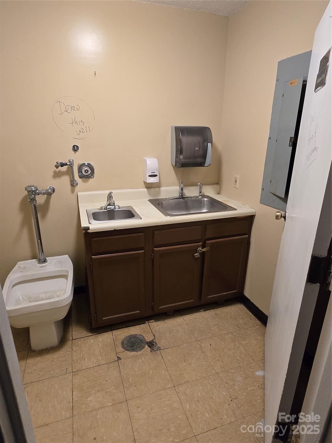 913 9th Avenue Property Photo 15