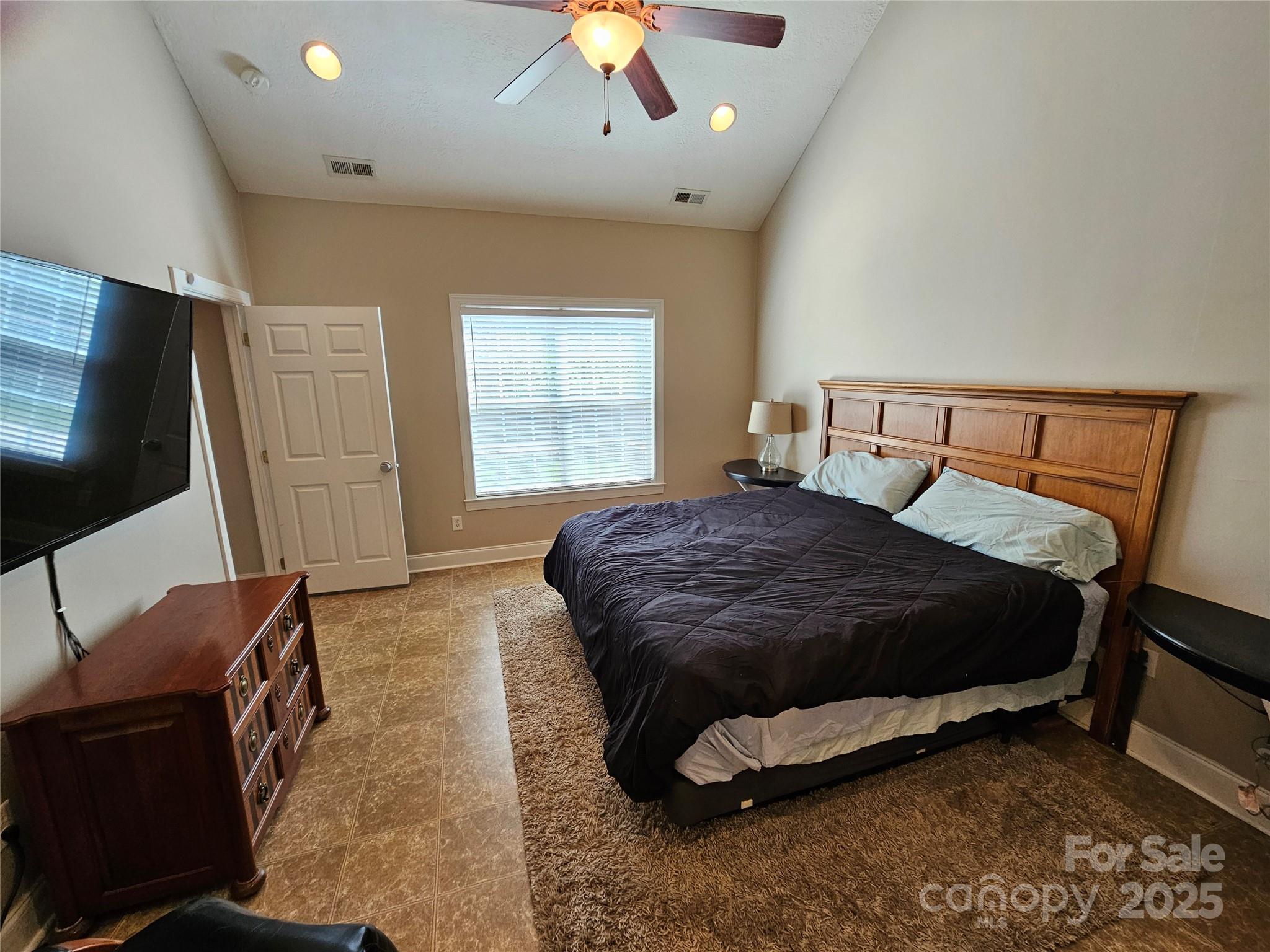 2026 Talbot Lane Property Photo 15