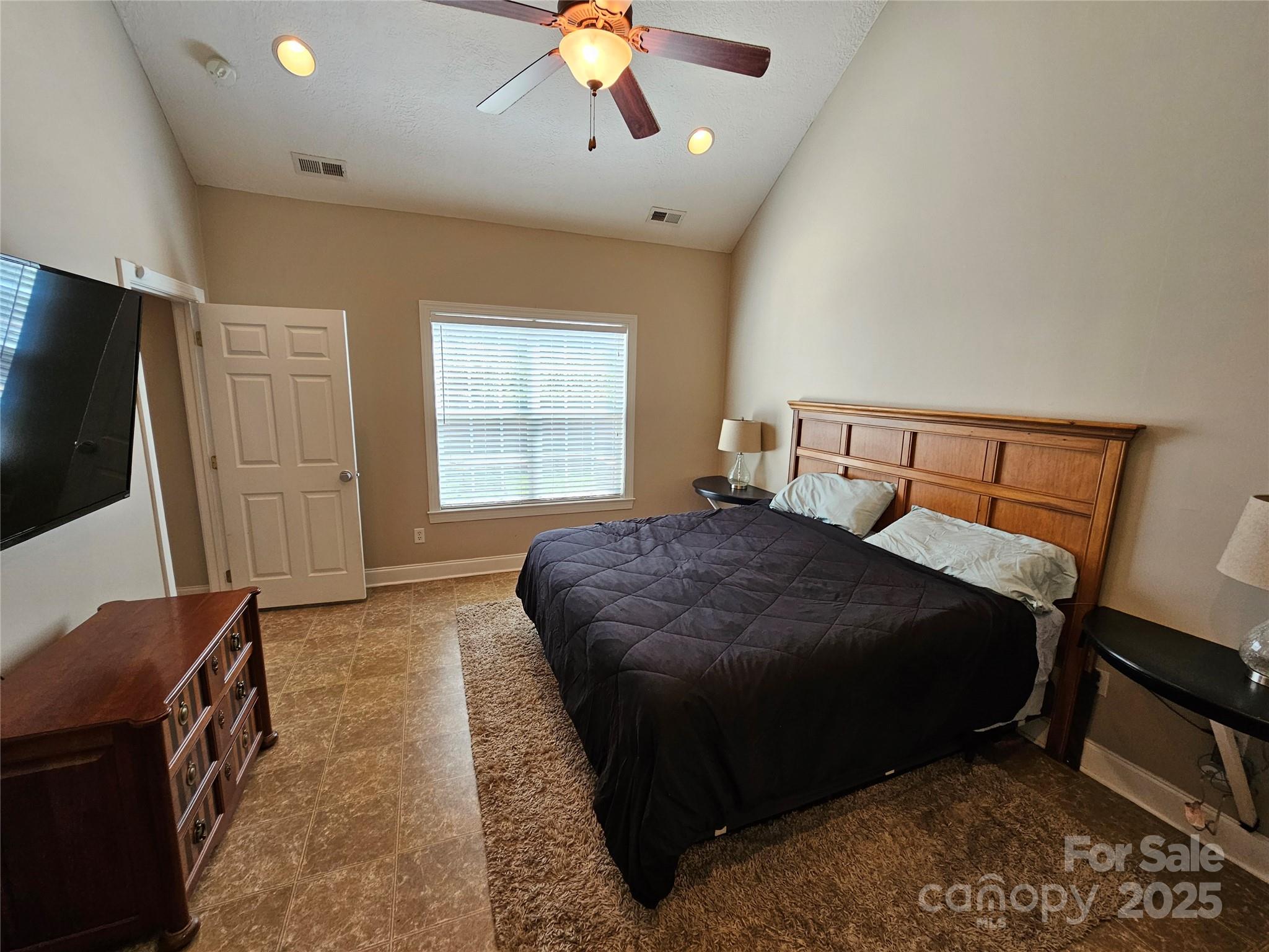 2026 Talbot Lane Property Photo 16