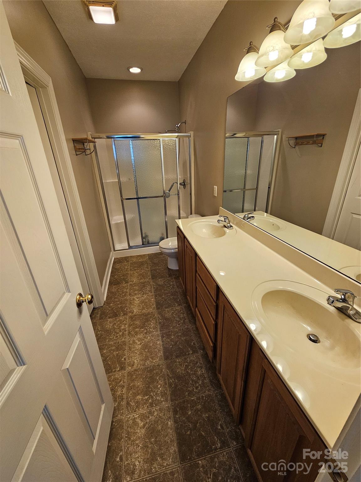 2026 Talbot Lane Property Photo 19