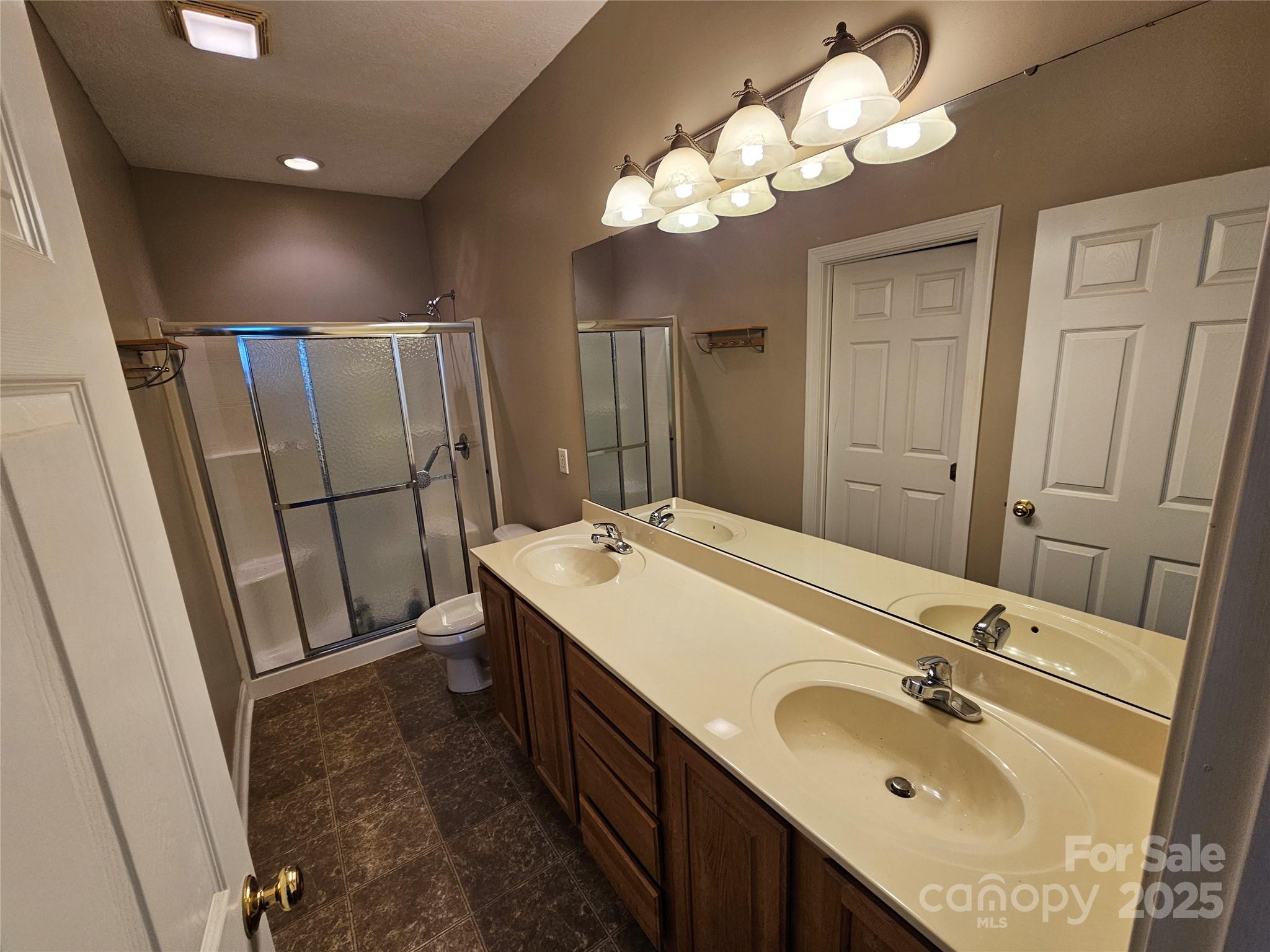 2026 Talbot Lane Property Photo 20