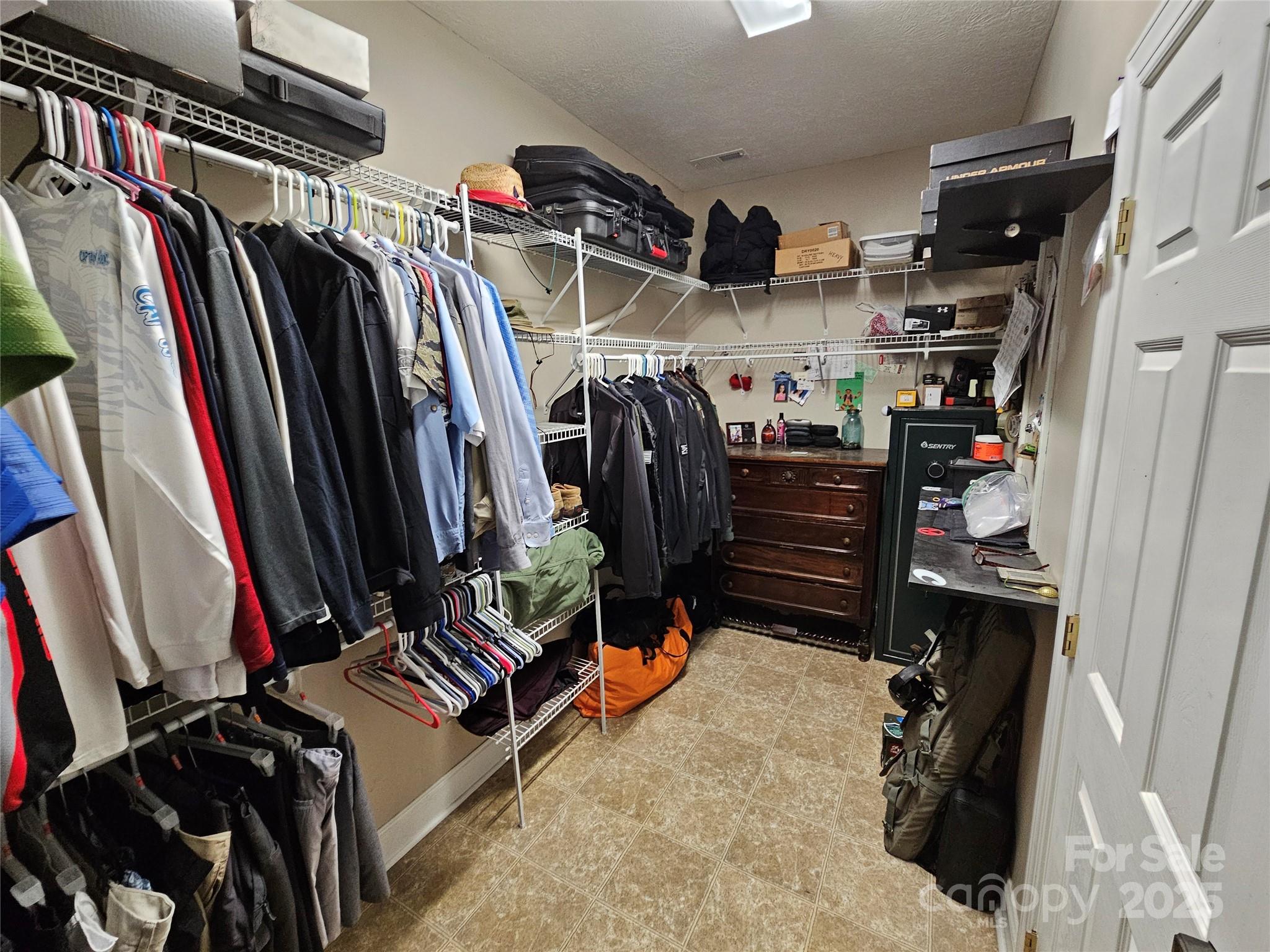 2026 Talbot Lane Property Photo 22