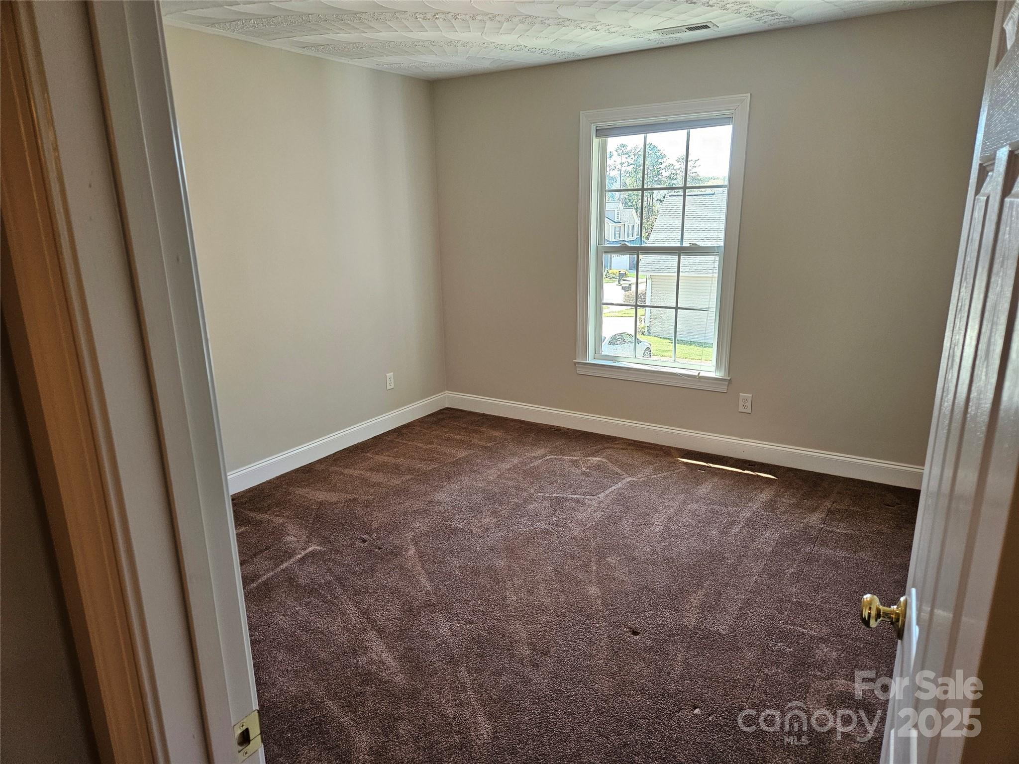 2026 Talbot Lane Property Photo 27