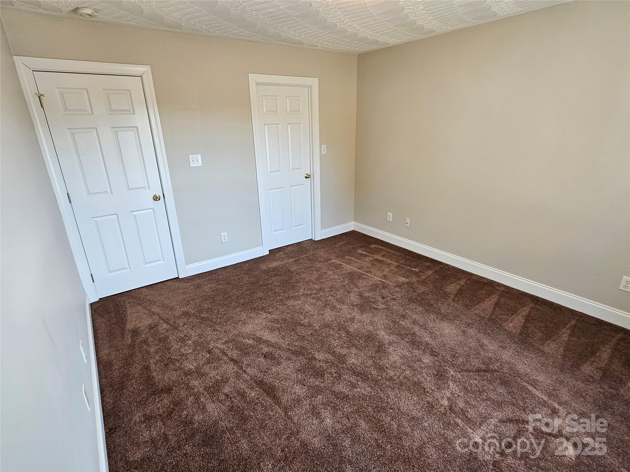 2026 Talbot Lane Property Photo 28