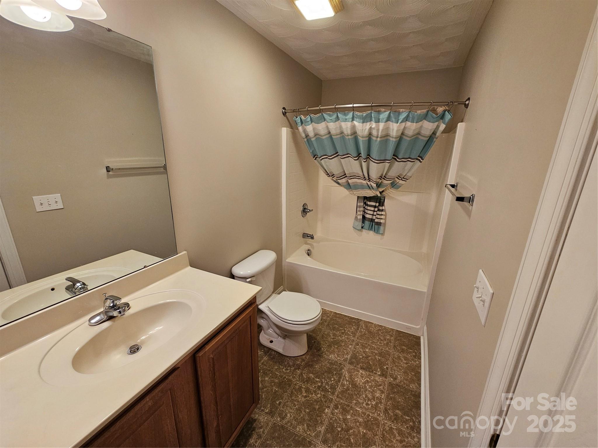 2026 Talbot Lane Property Photo 32