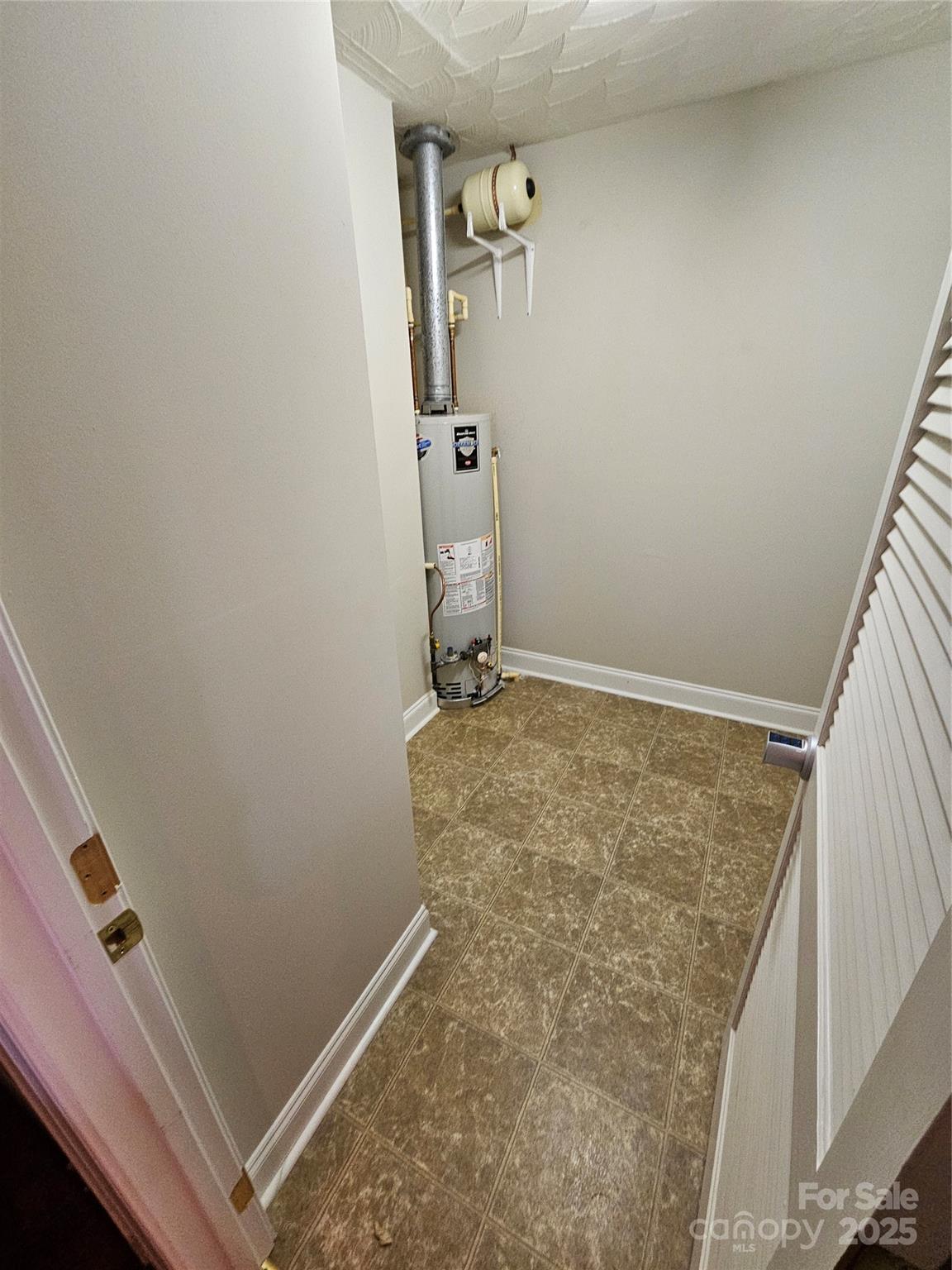 2026 Talbot Lane Property Photo 33