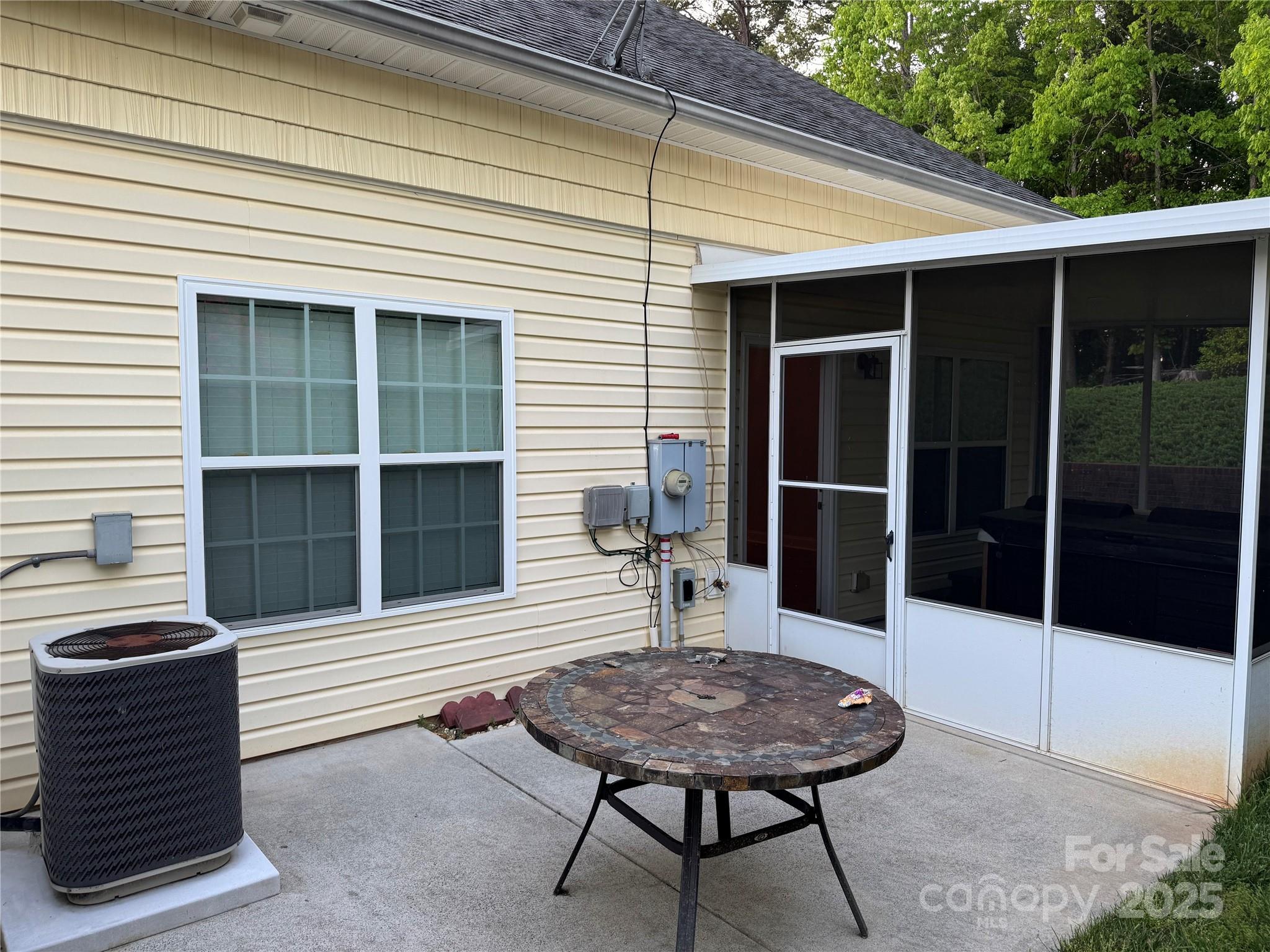 2026 Talbot Lane Property Photo 40