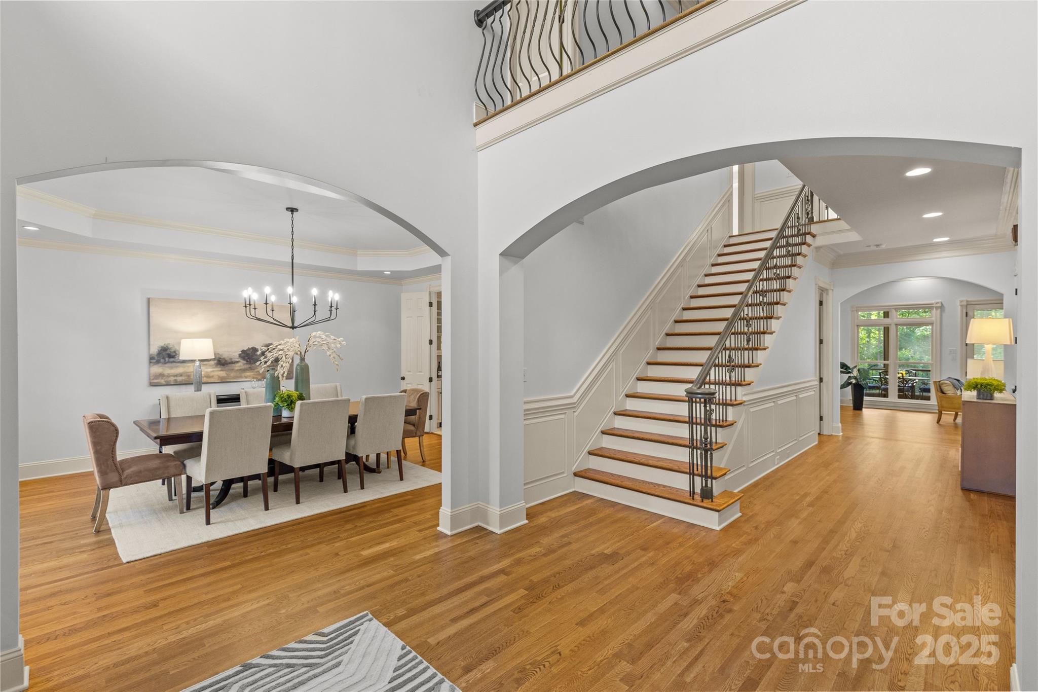 1009 Seminole Drive Property Photo 3