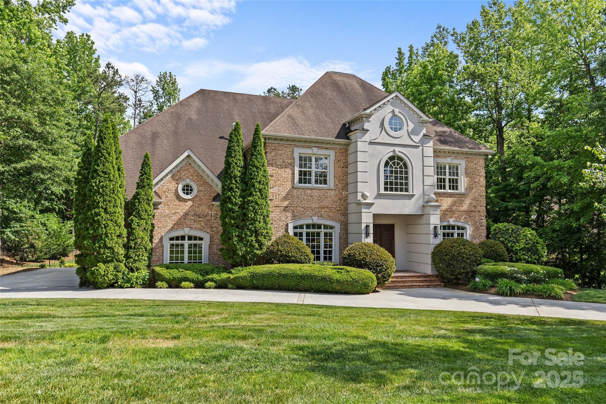 1009 Seminole Drive Property Photo 4