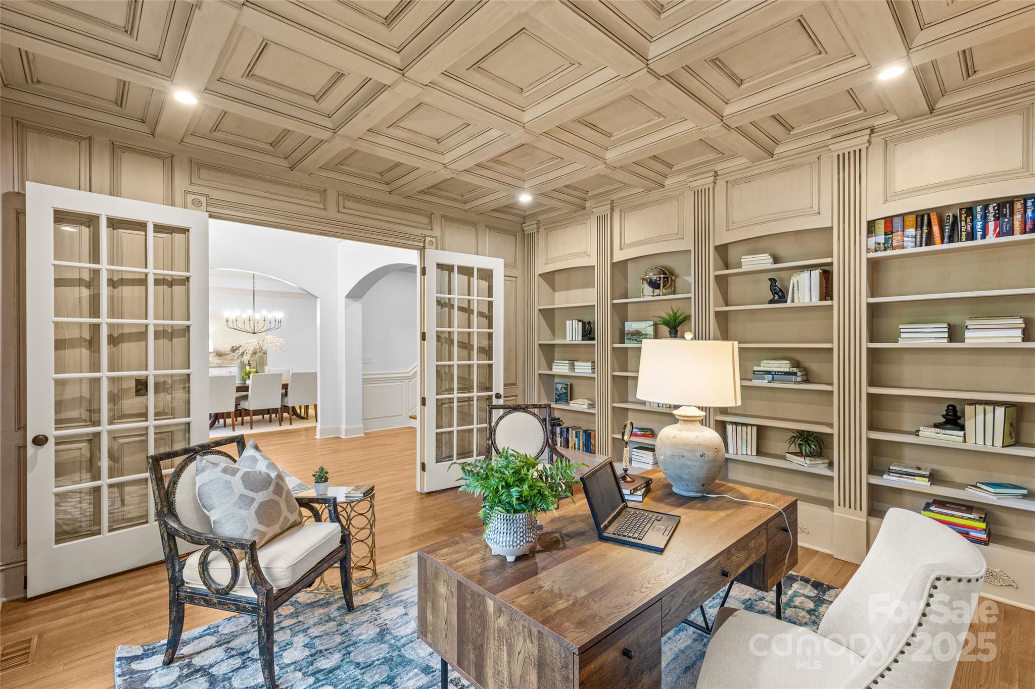 1009 Seminole Drive Property Photo 6