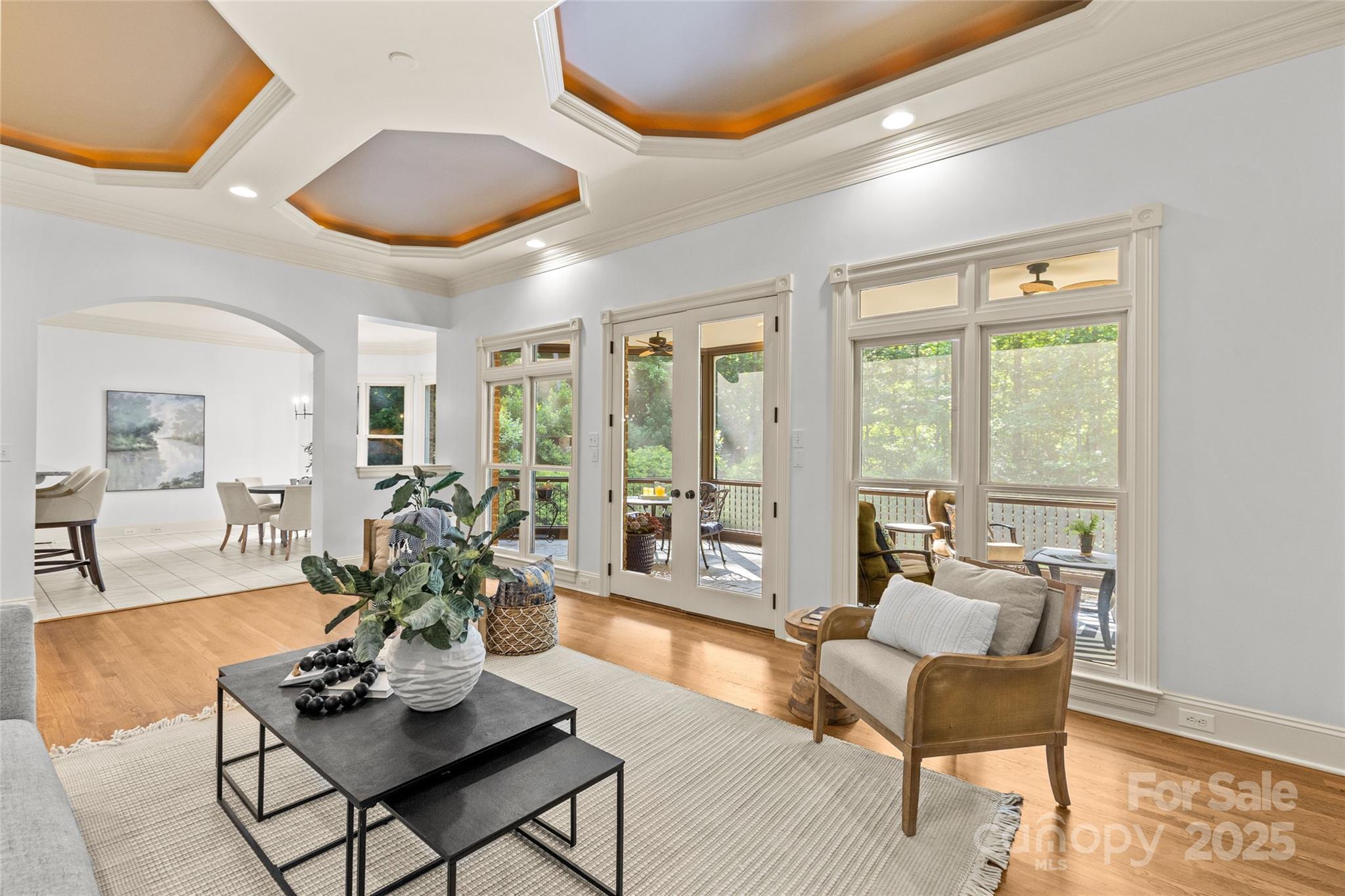 1009 Seminole Drive Property Photo 8