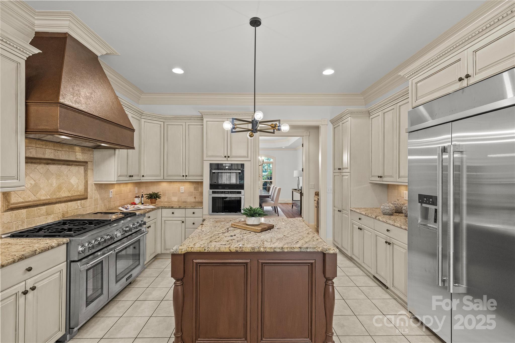 1009 Seminole Drive Property Photo 10