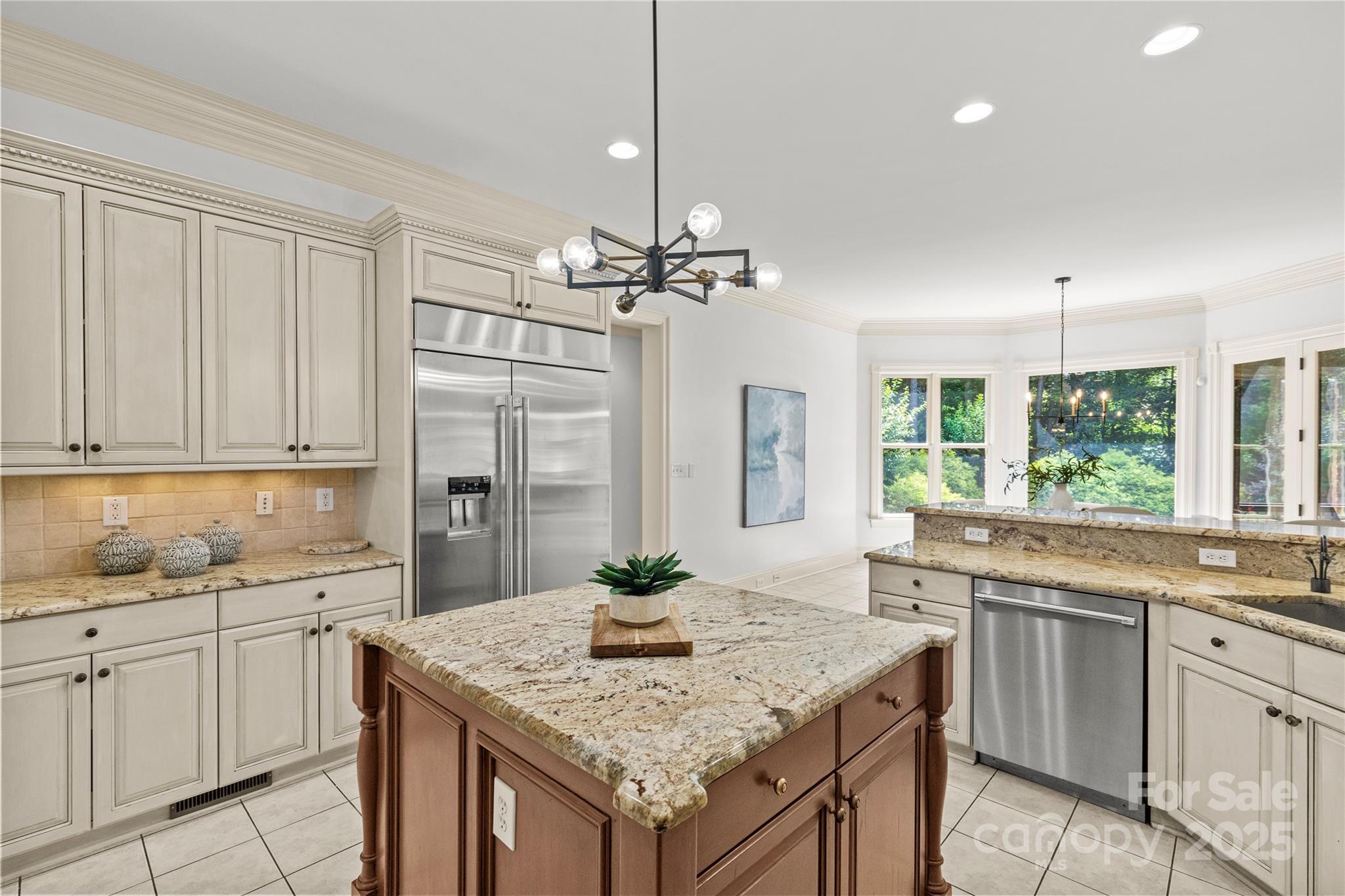 1009 Seminole Drive Property Photo 11