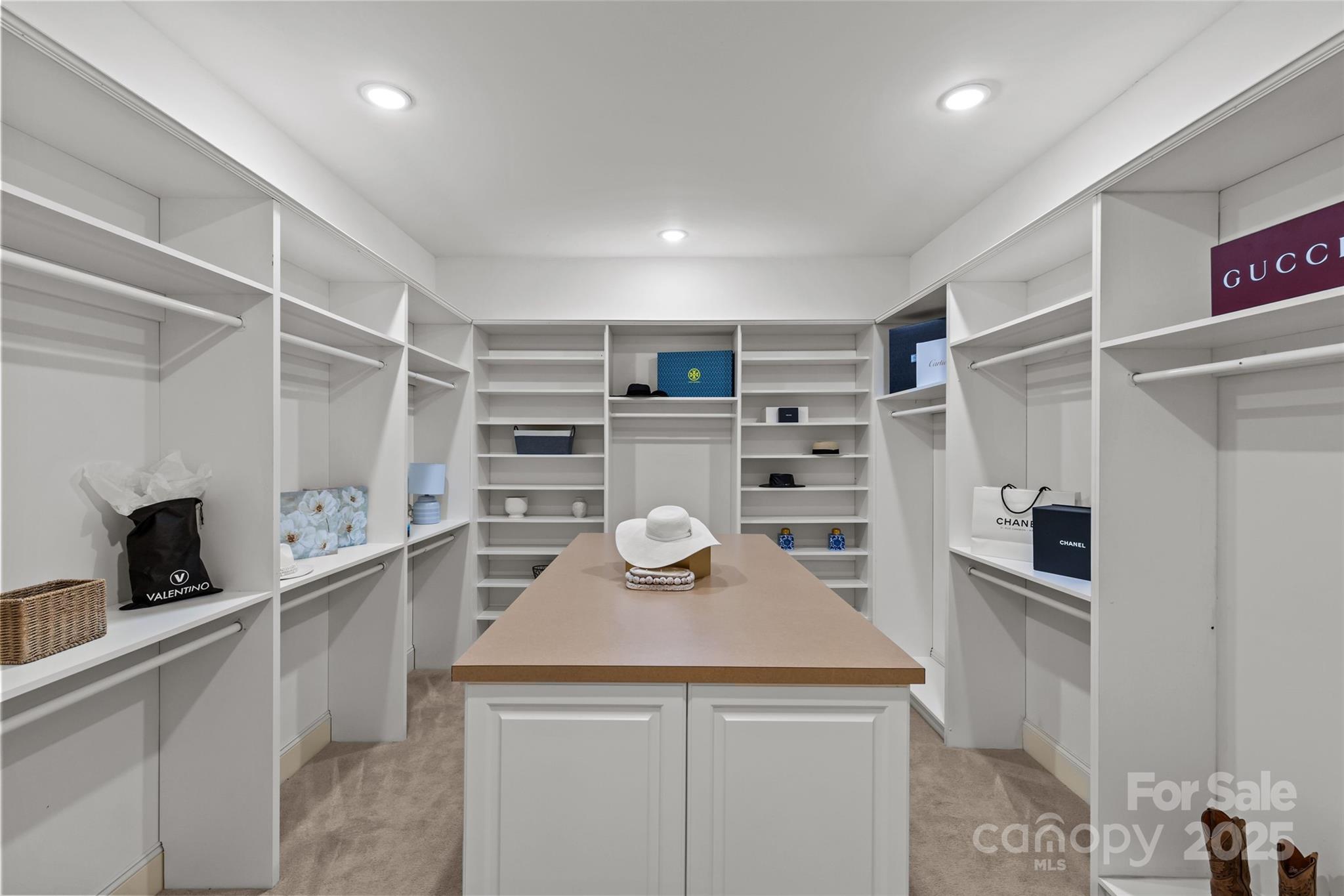 1009 Seminole Drive Property Photo 17