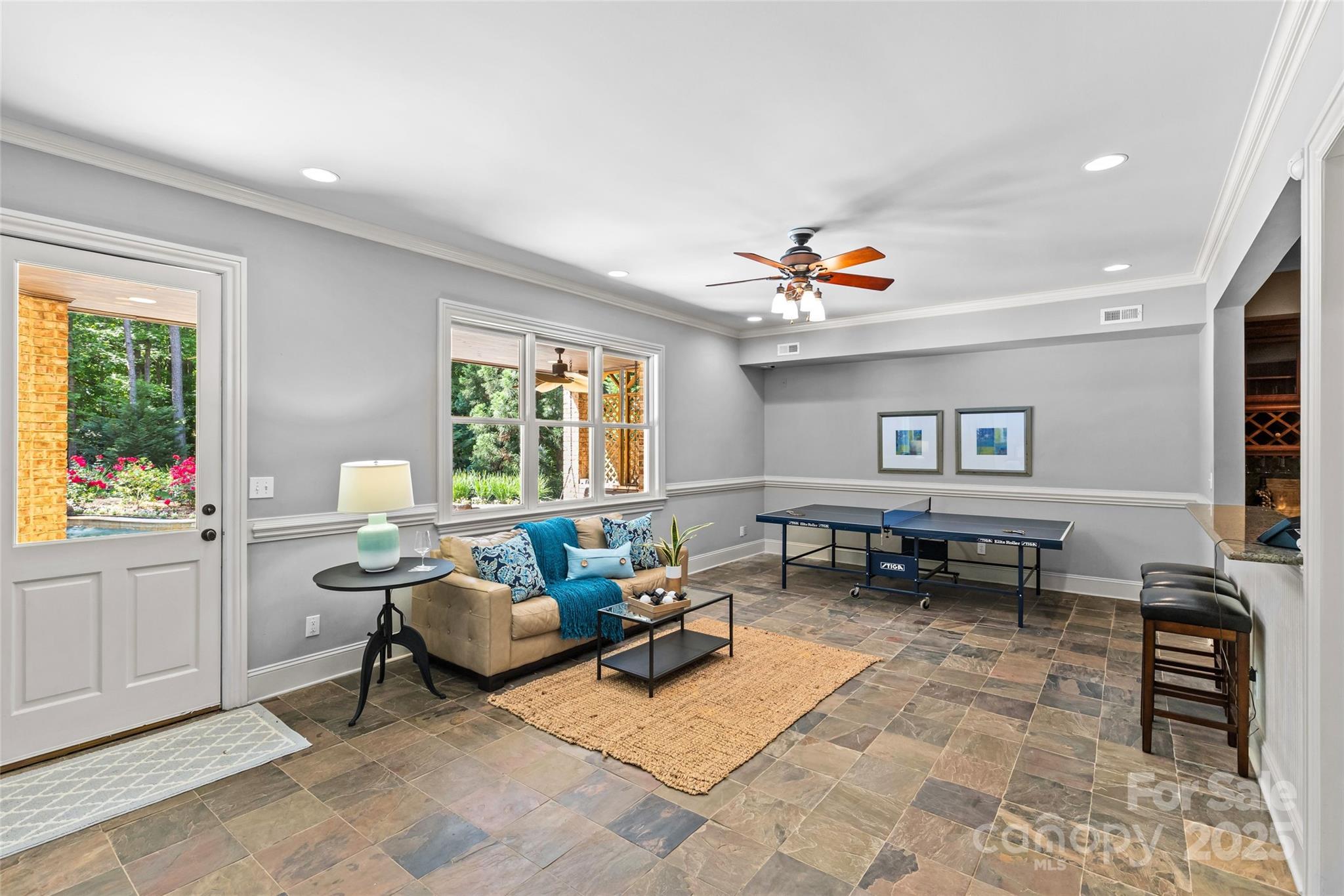 1009 Seminole Drive Property Photo 21