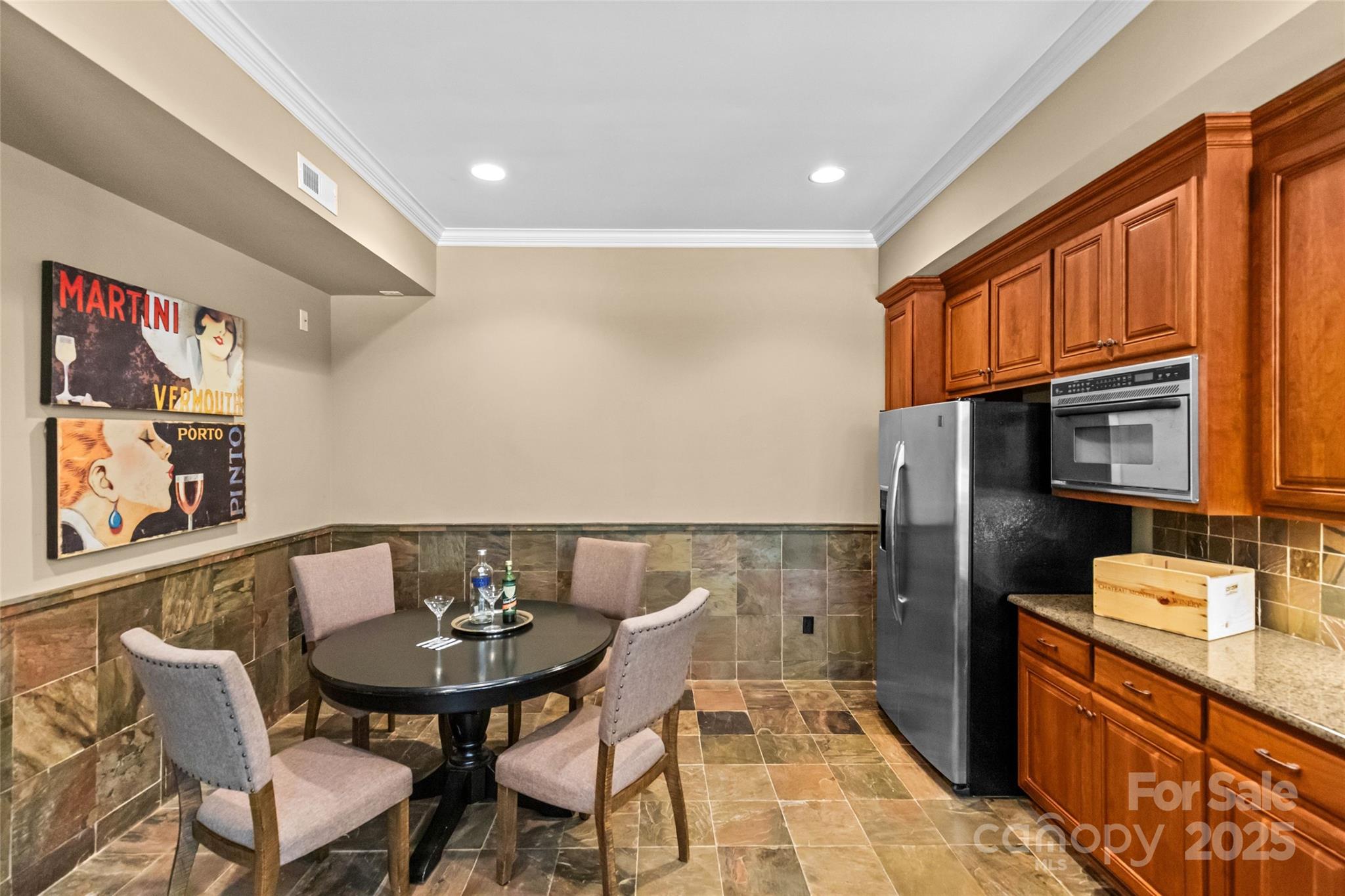 1009 Seminole Drive Property Photo 22