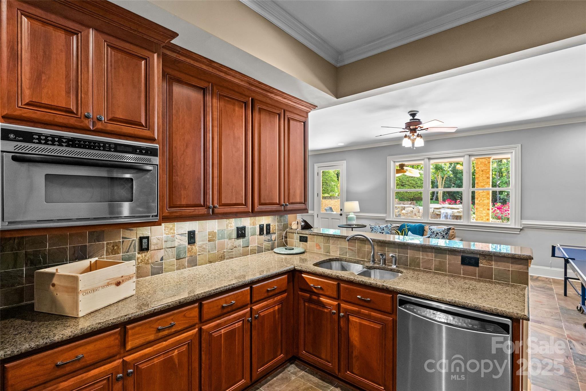 1009 Seminole Drive Property Photo 23