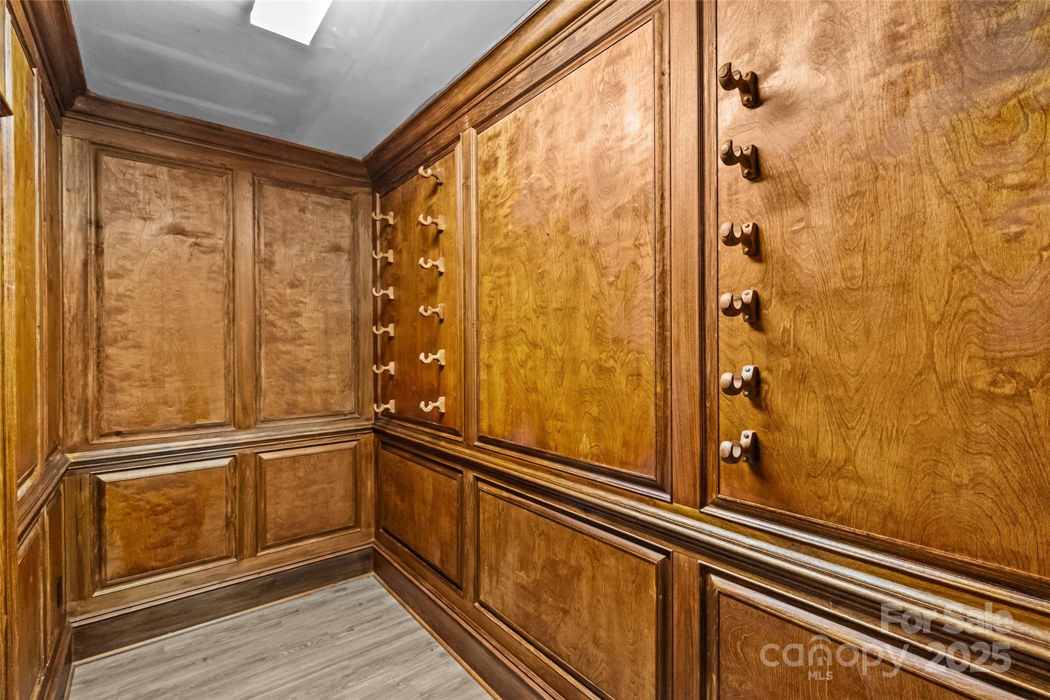 1009 Seminole Drive Property Photo 27