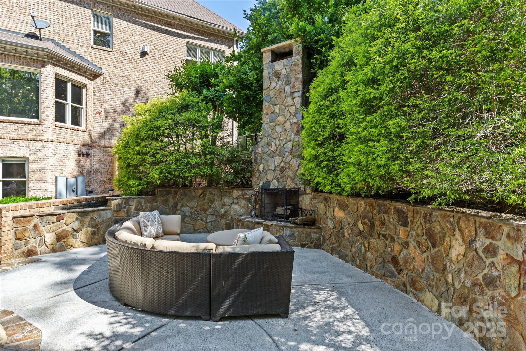 1009 Seminole Drive Property Photo 29