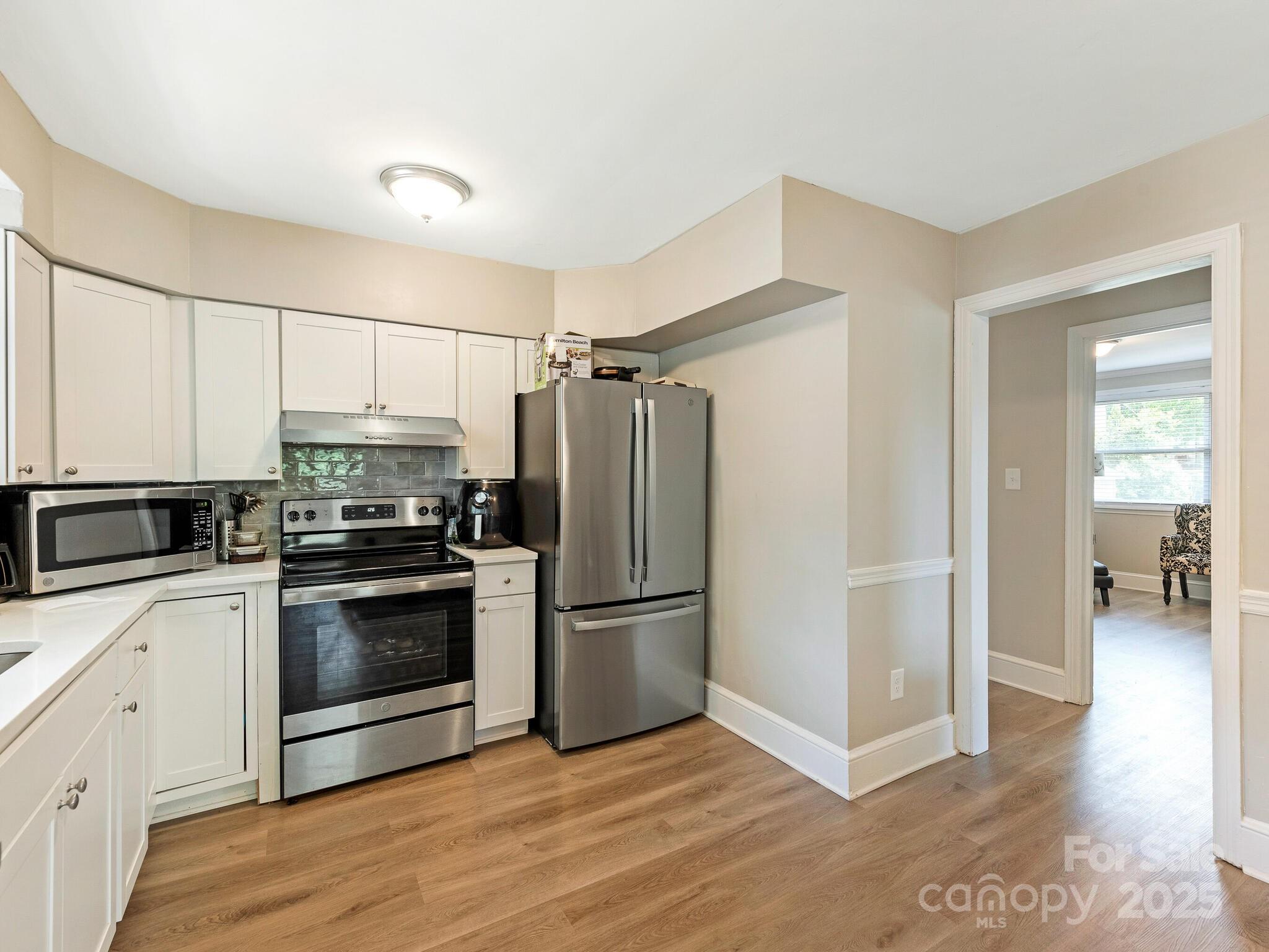 1301 S Kings Drive Property Photo 4