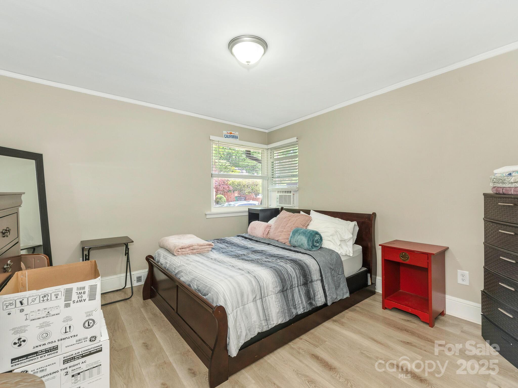 1301 S Kings Drive Property Photo 11