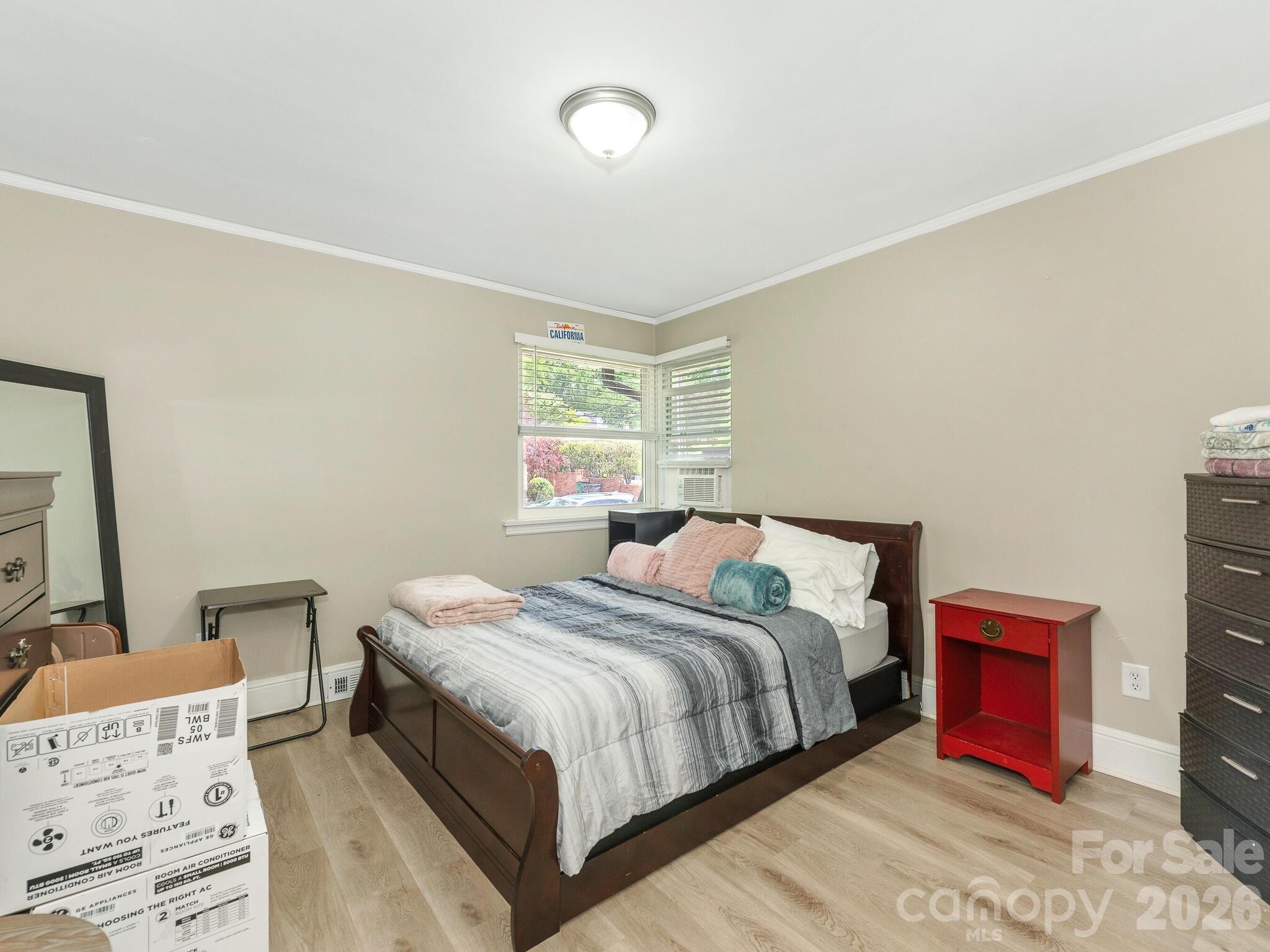 1301 S Kings Drive Property Photo 11