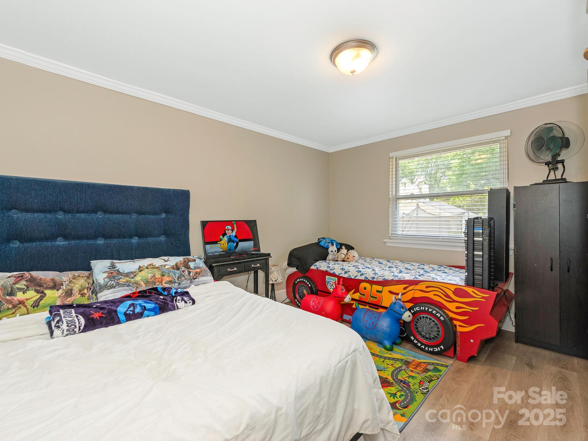 1301 S Kings Drive Property Photo 12