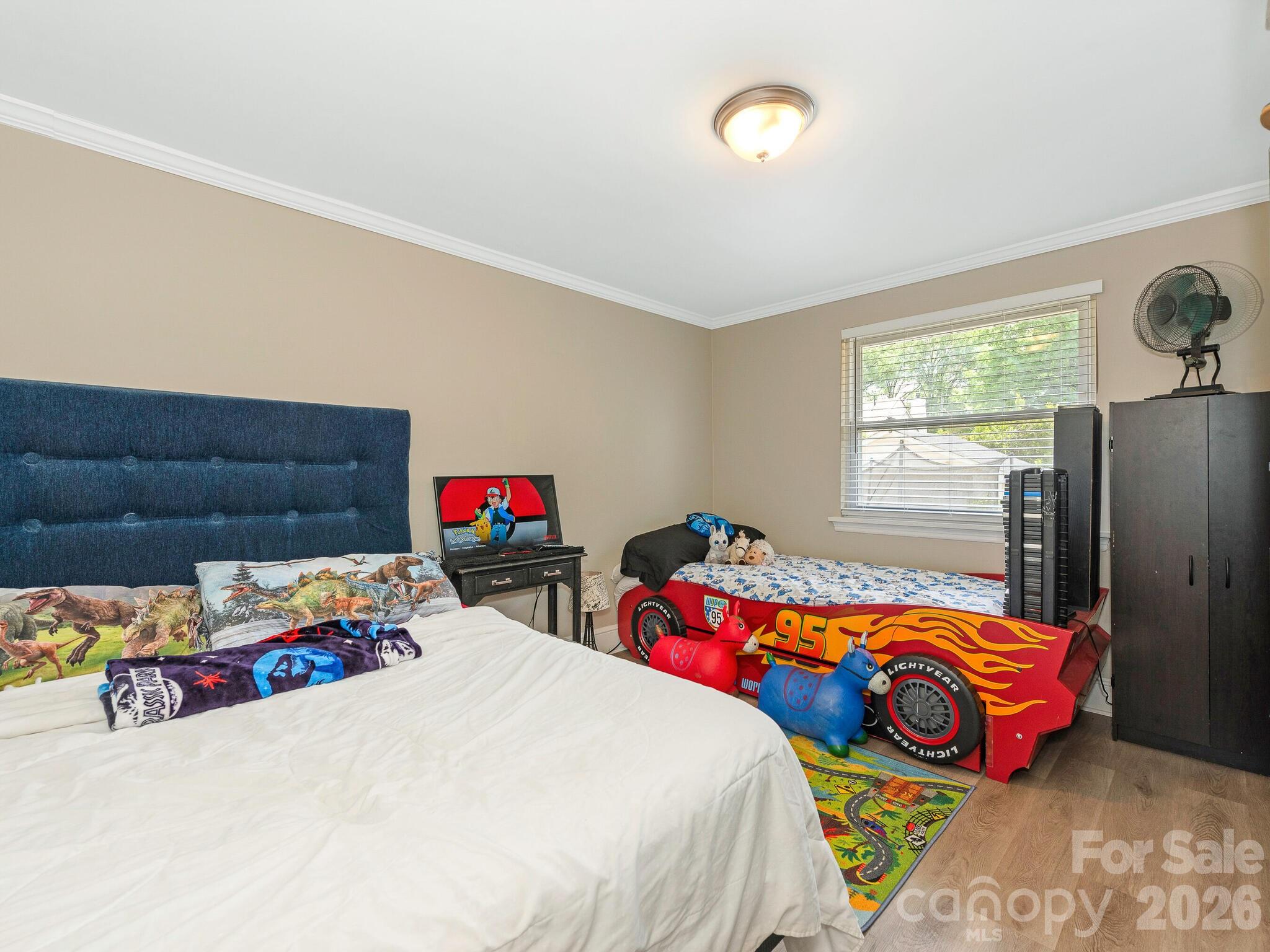 1301 S Kings Drive Property Photo 12
