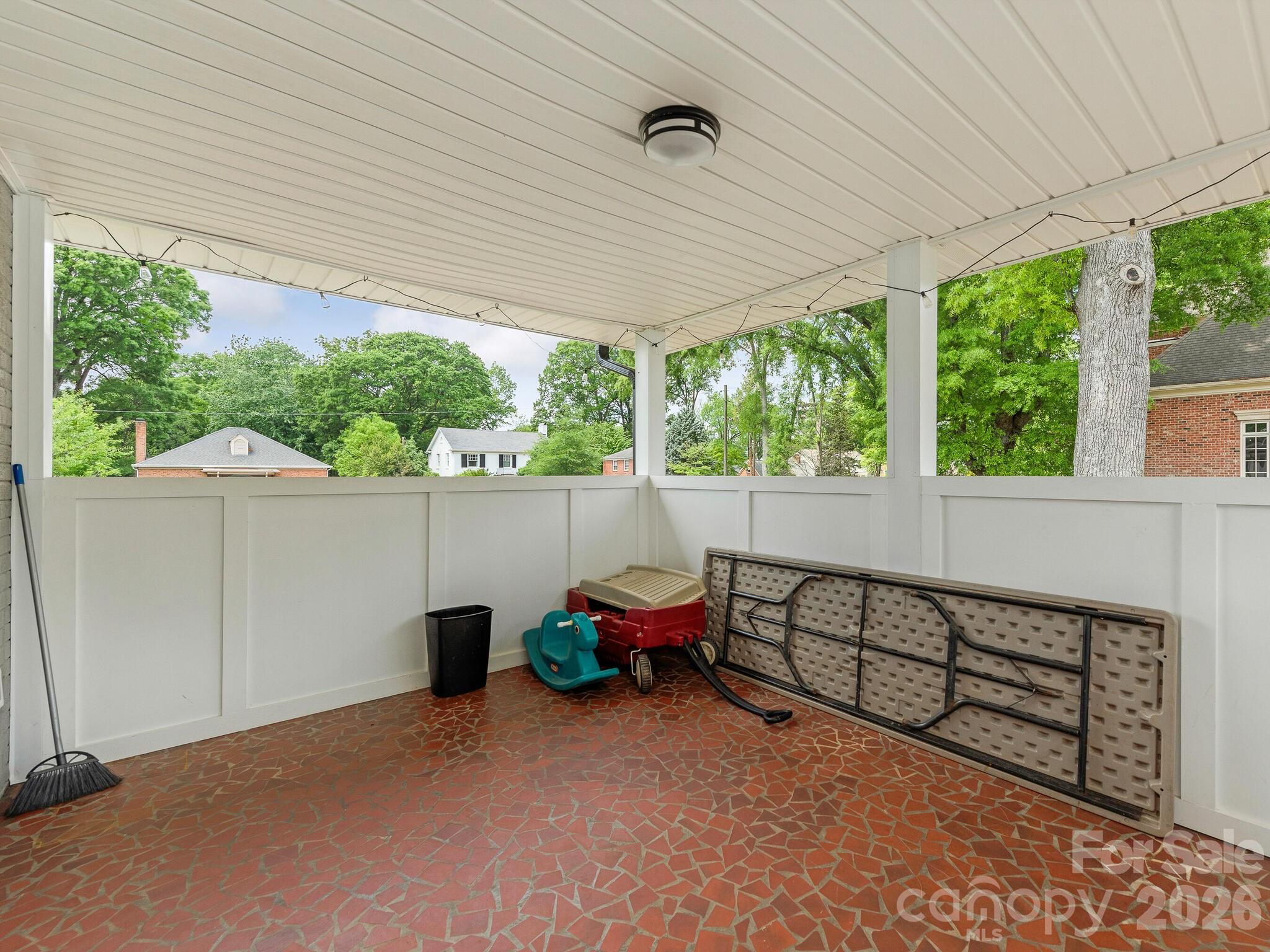 1301 S Kings Drive Property Photo 13