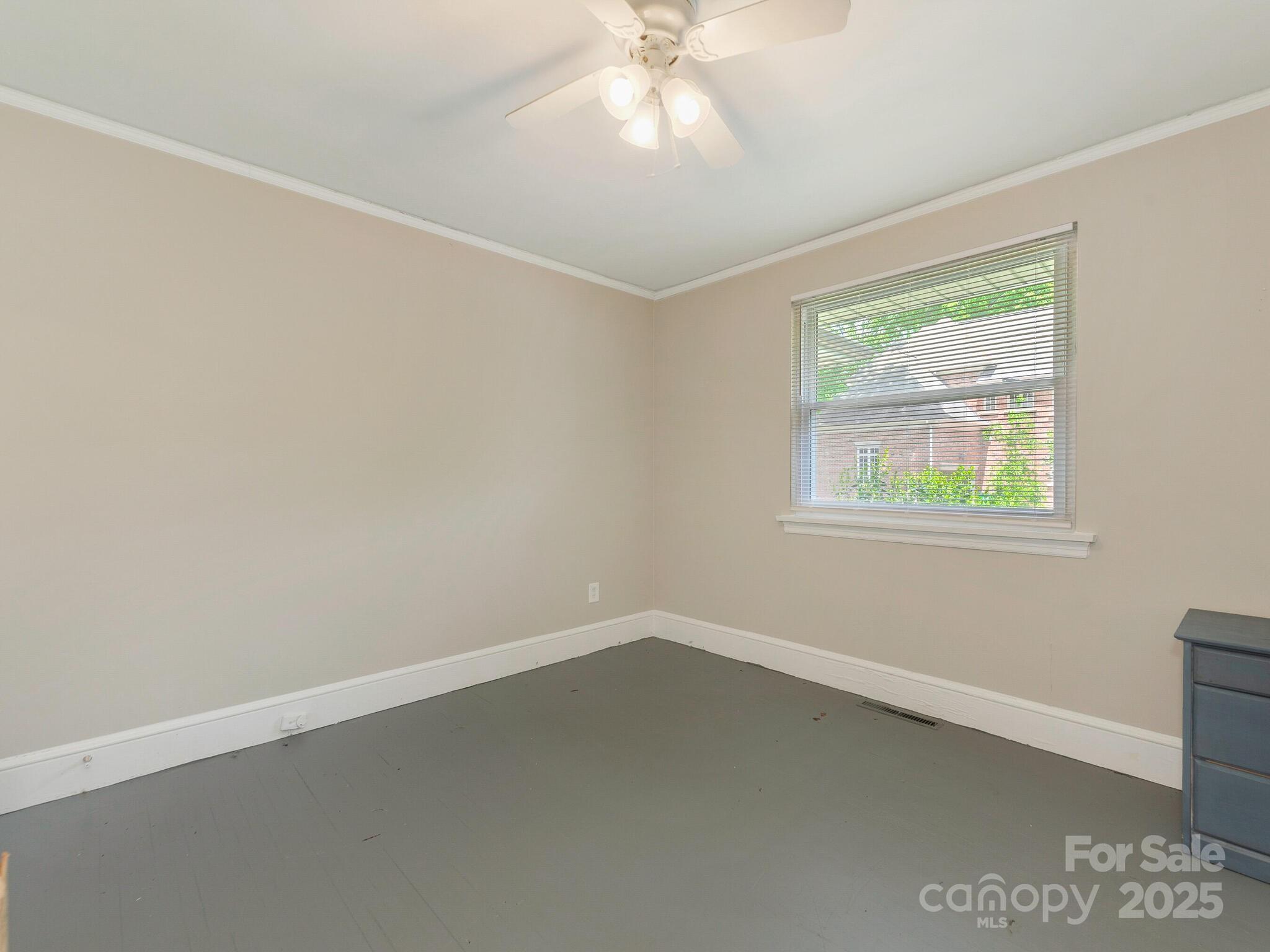 1301 S Kings Drive Property Photo 17