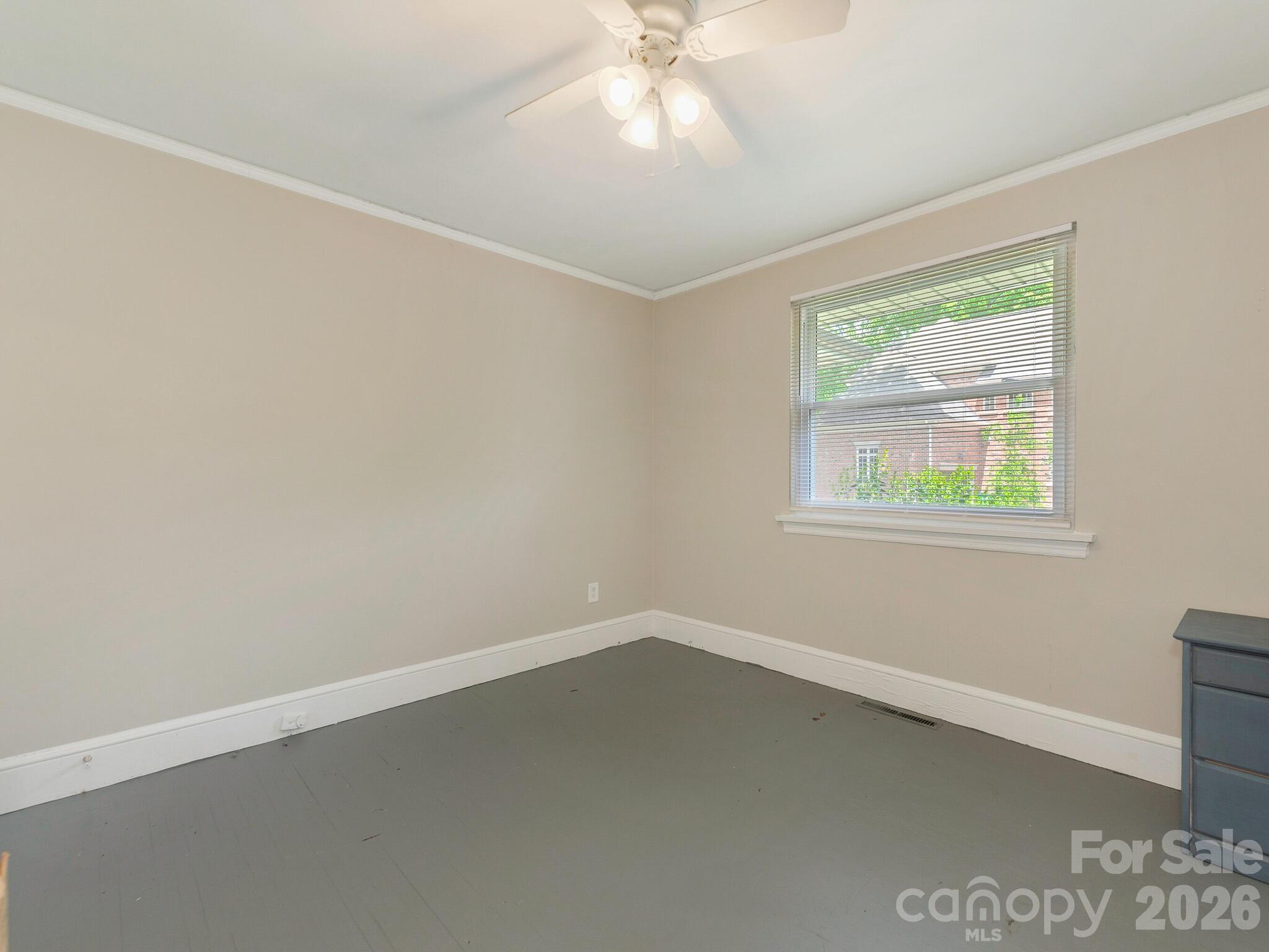 1301 S Kings Drive Property Photo 17