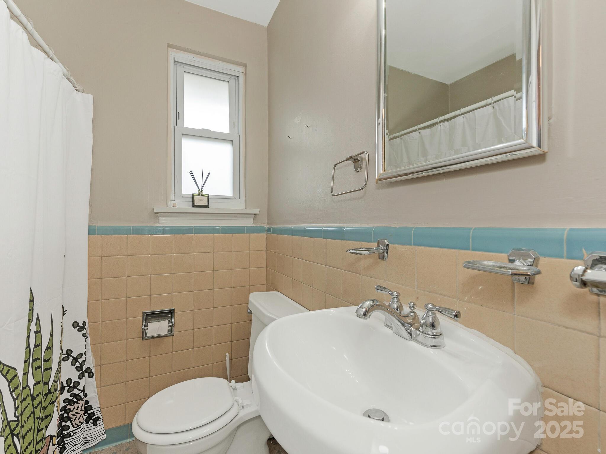 1301 S Kings Drive Property Photo 18