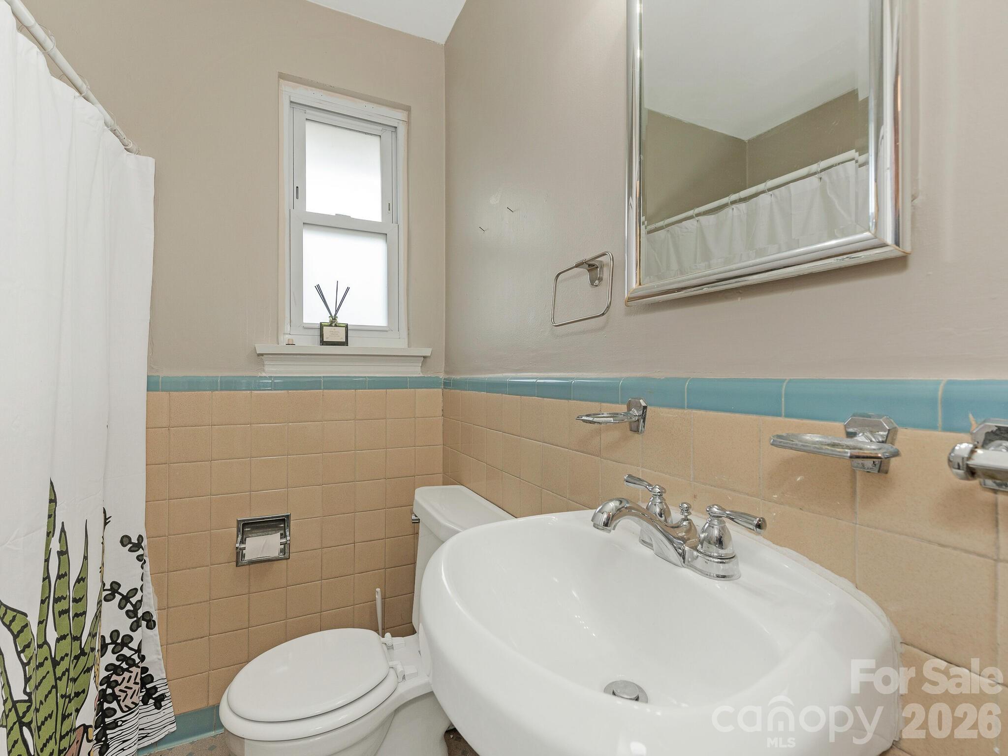 1301 S Kings Drive Property Photo 18