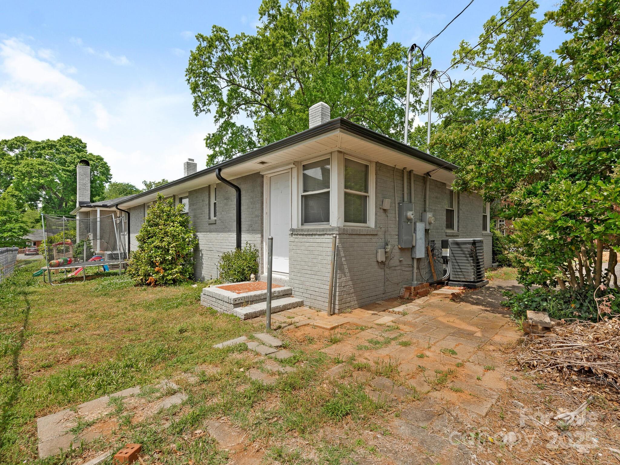 1301 S Kings Drive Property Photo 21