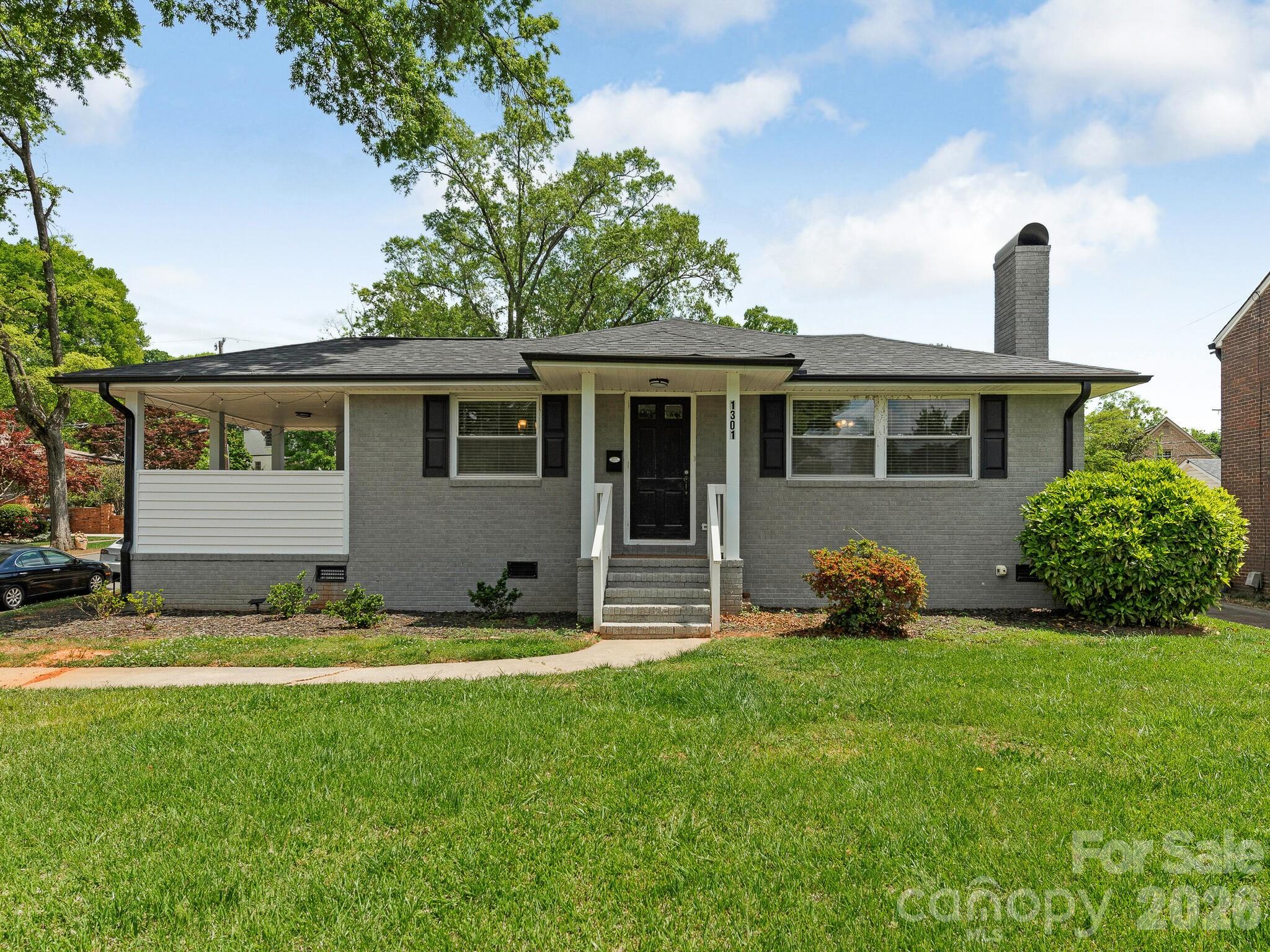 1301 S Kings Drive Property Photo 1