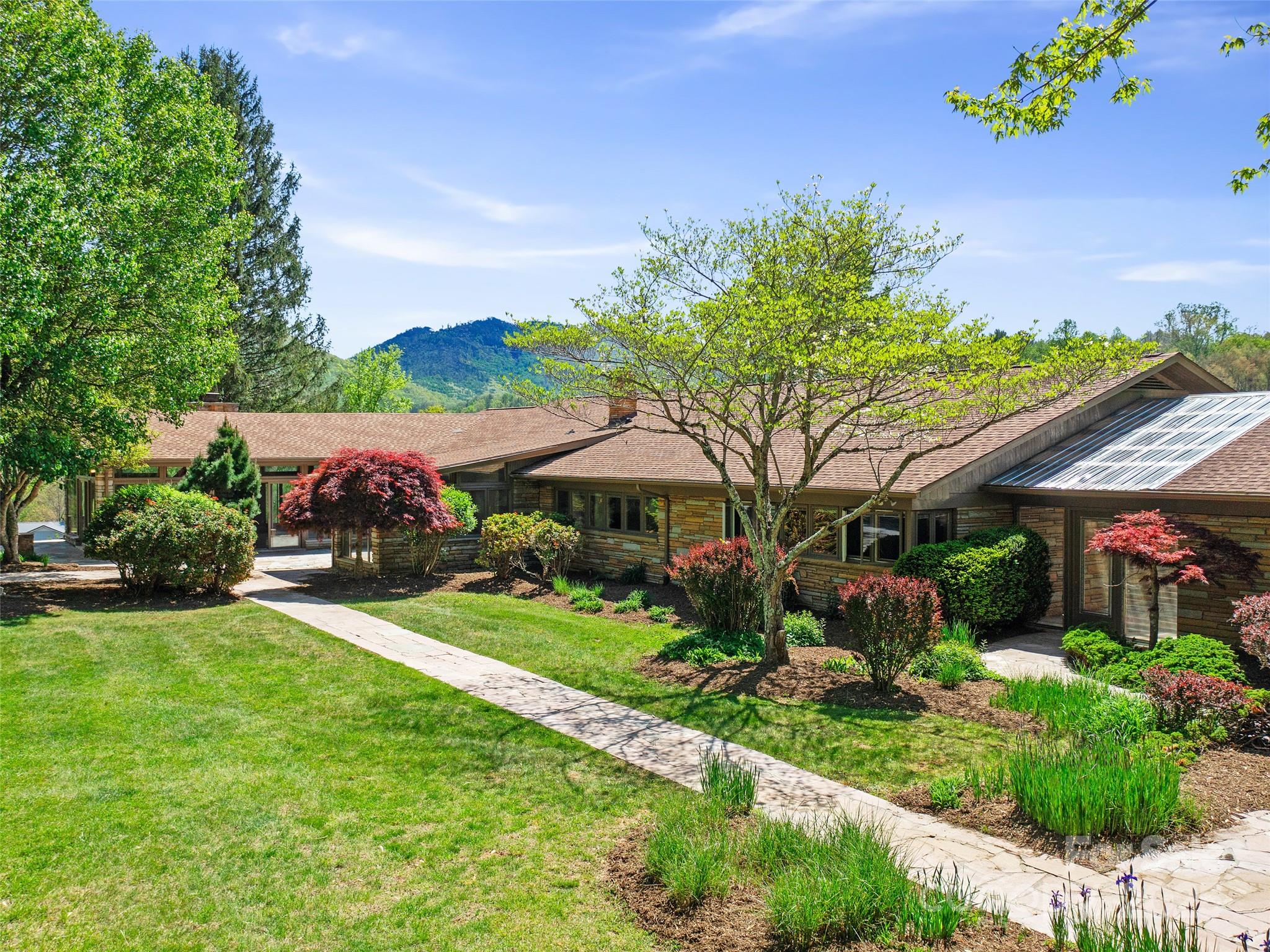 110 Crest View Road Property Photo 4