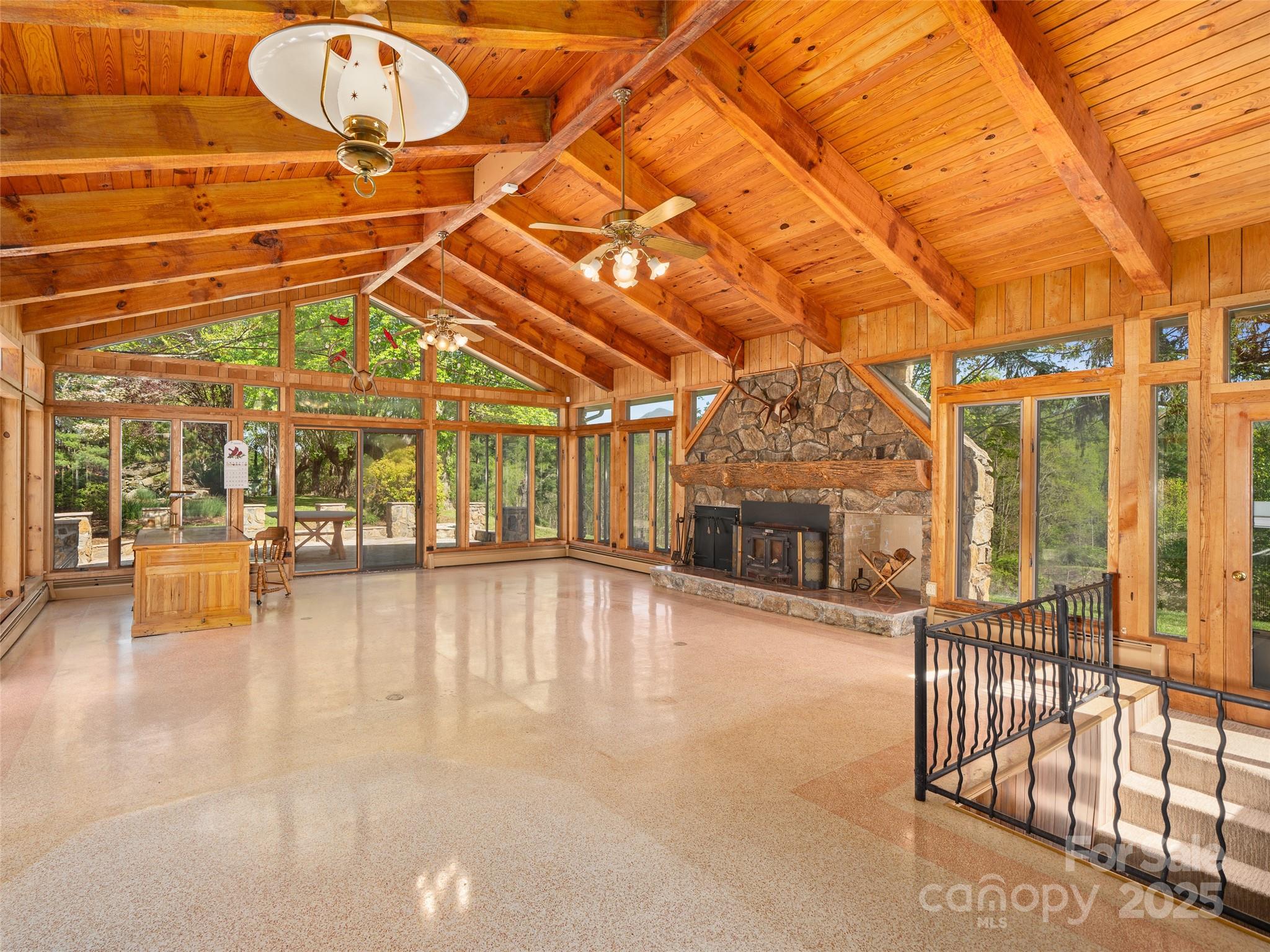 110 Crest View Road Property Photo 5
