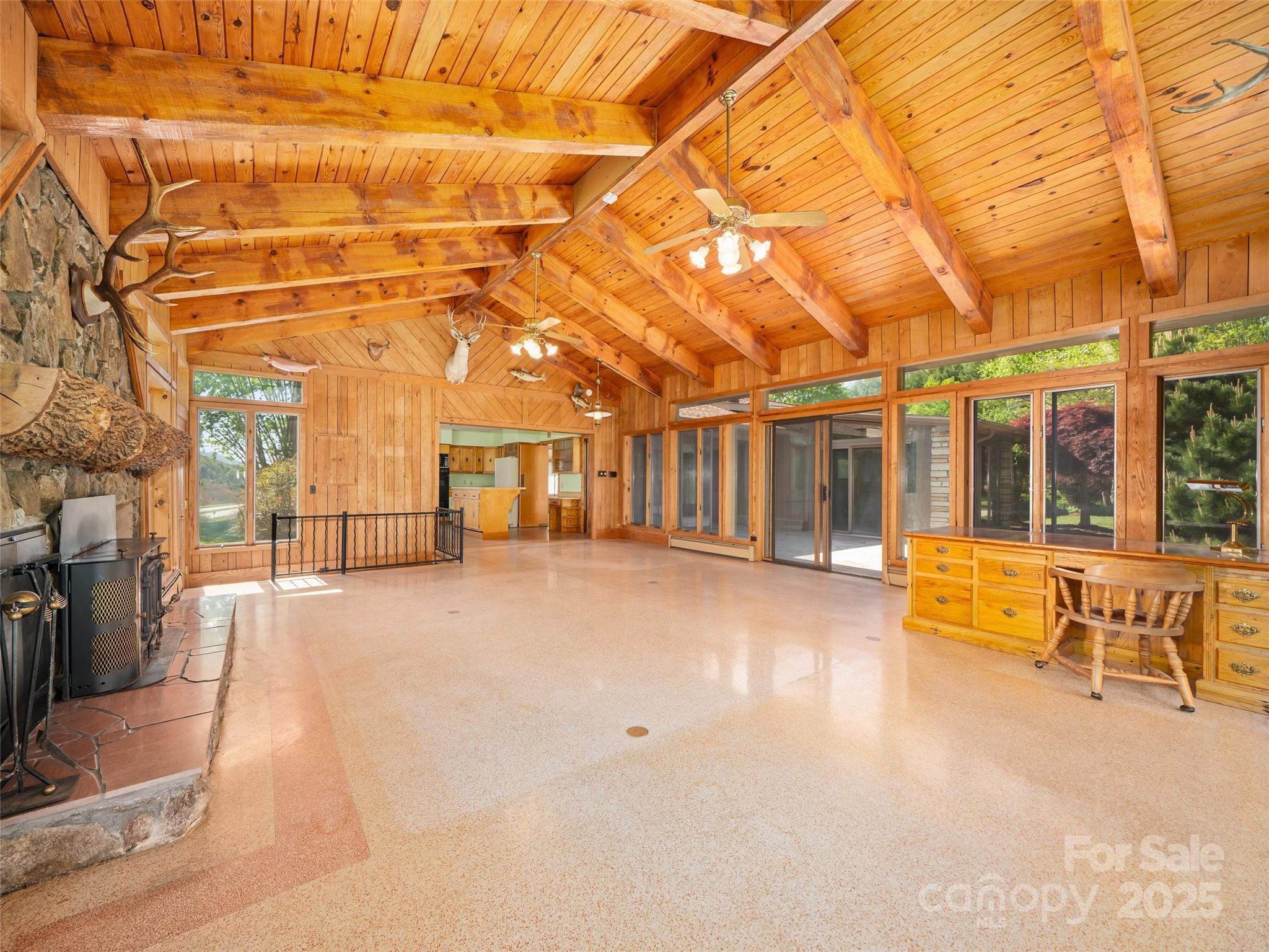 110 Crest View Road Property Photo 6