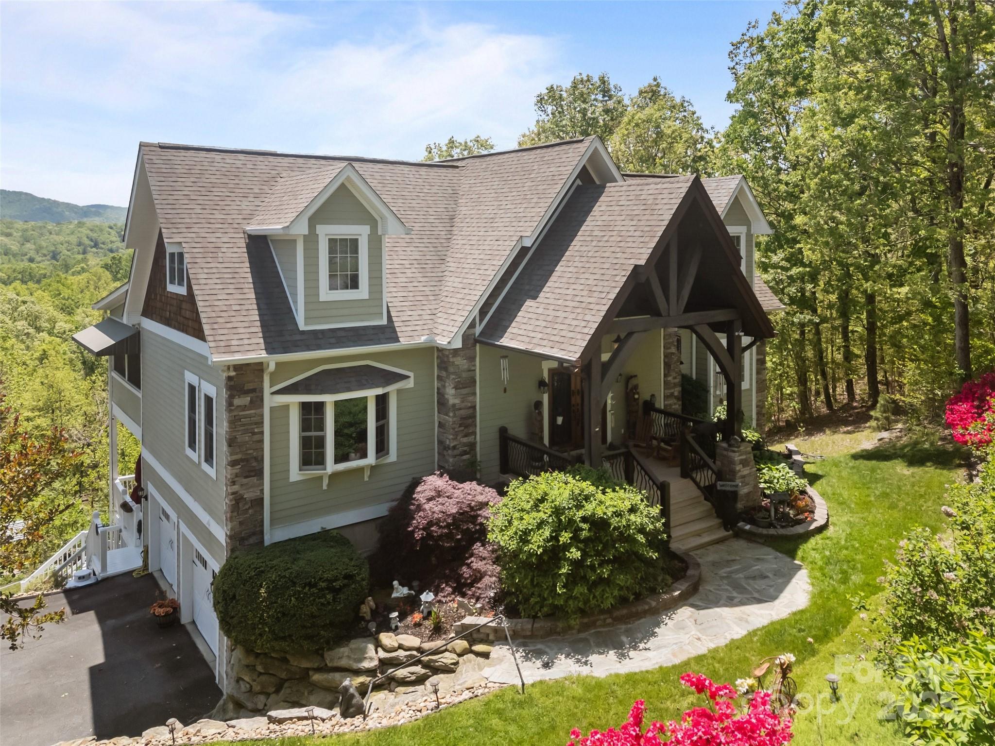 410 Lamp Post Drive Property Photo 1