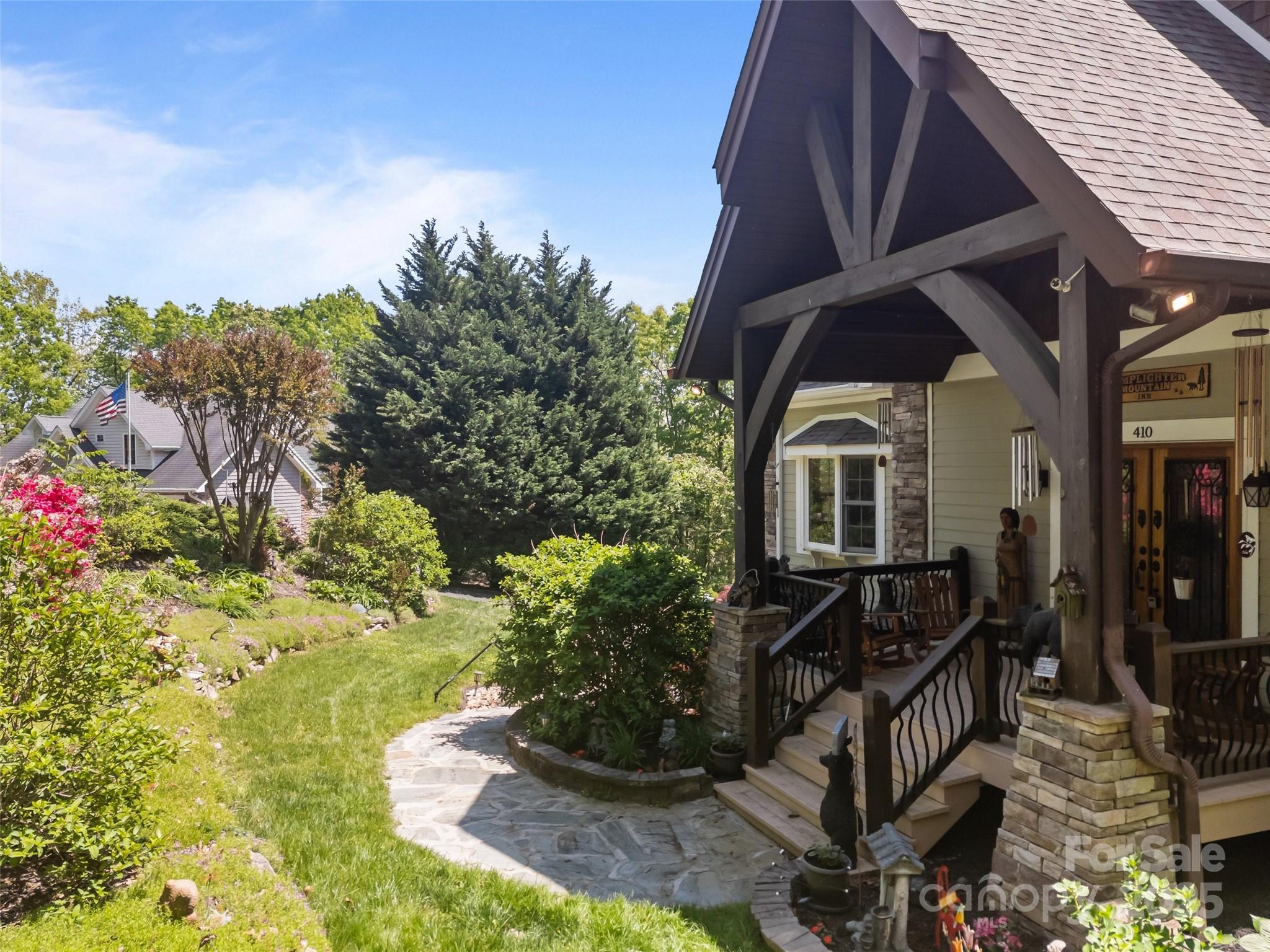 410 Lamp Post Drive Property Photo 2