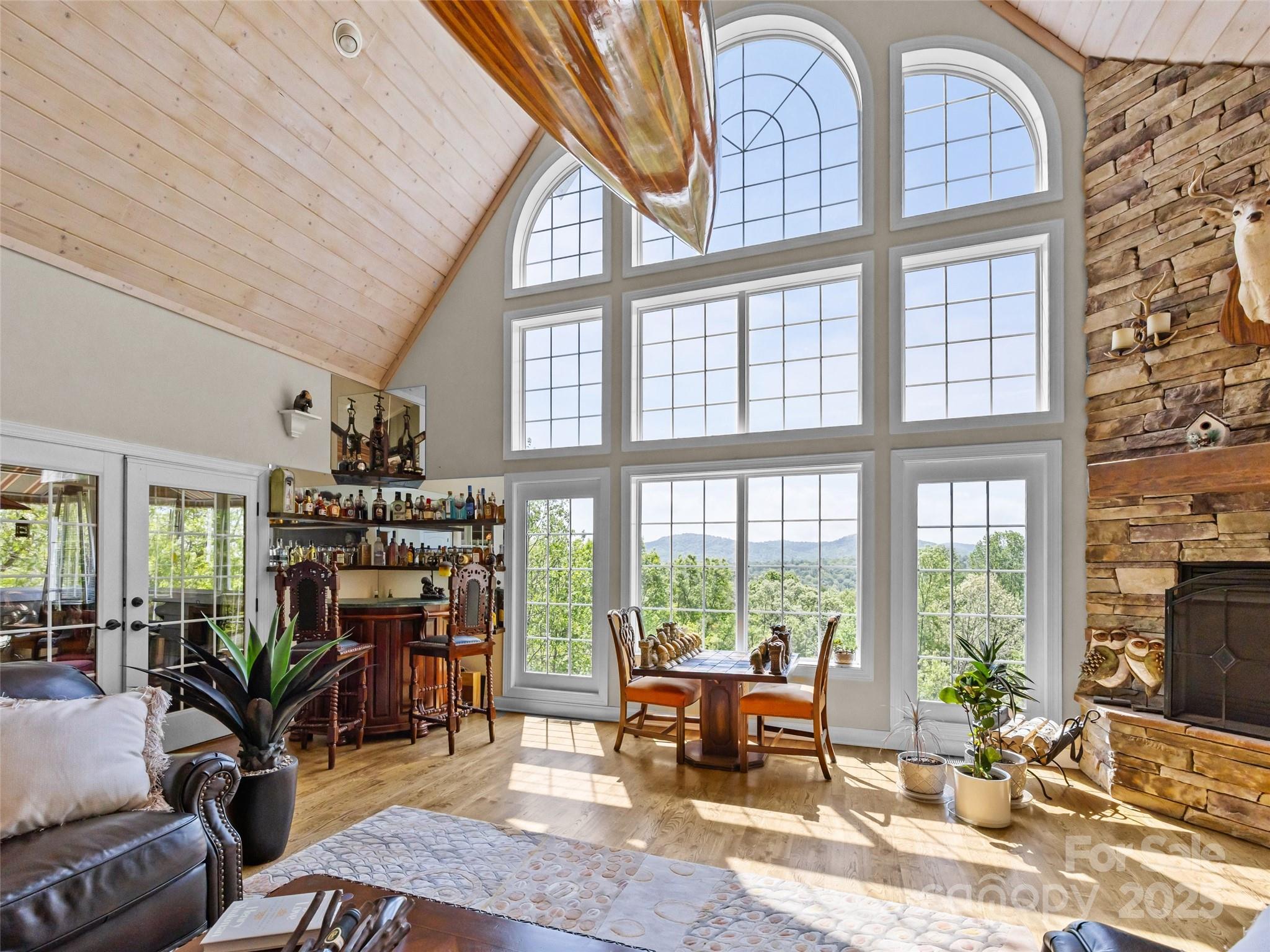 410 Lamp Post Drive Property Photo 4