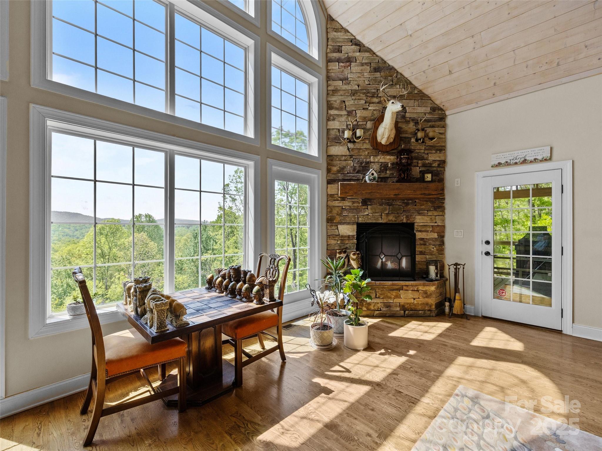 410 Lamp Post Drive Property Photo 5