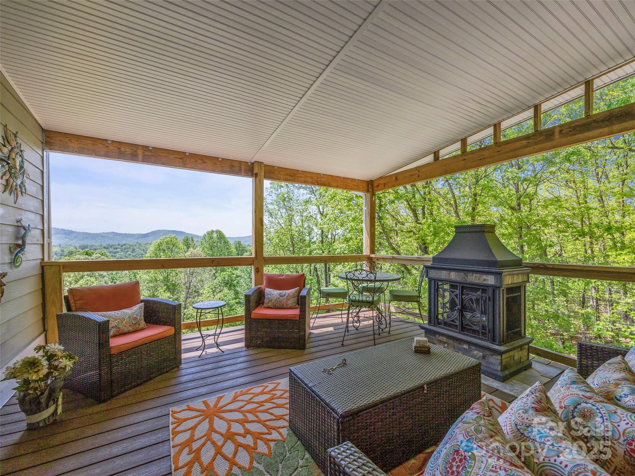 410 Lamp Post Drive Property Photo 7