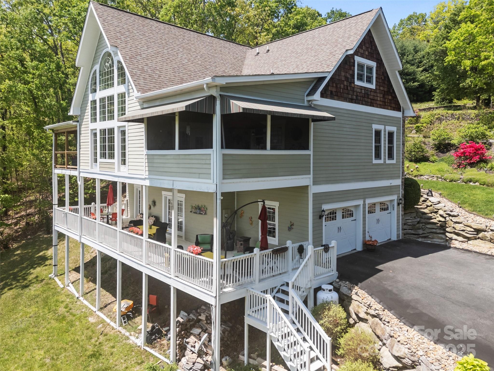 410 Lamp Post Drive Property Photo 15