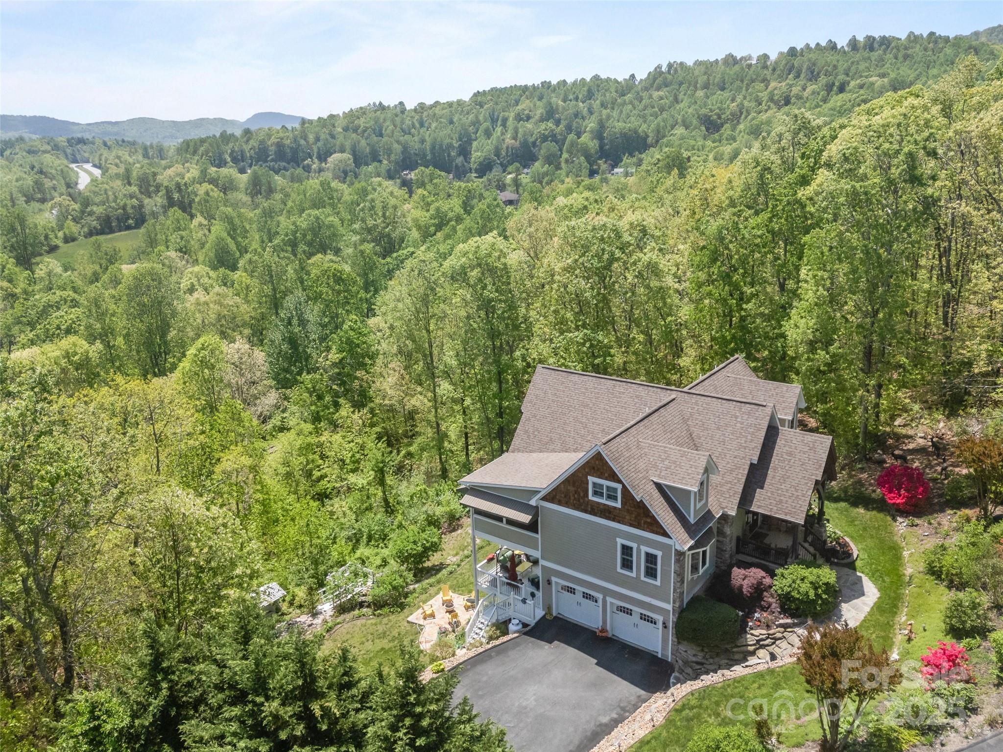 410 Lamp Post Drive Property Photo 23