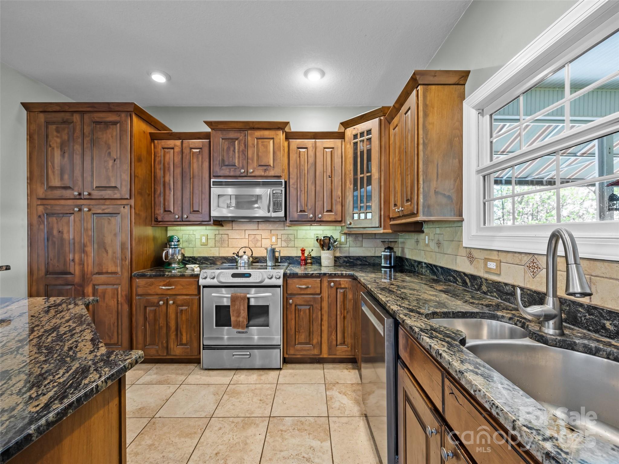 410 Lamp Post Drive Property Photo 27